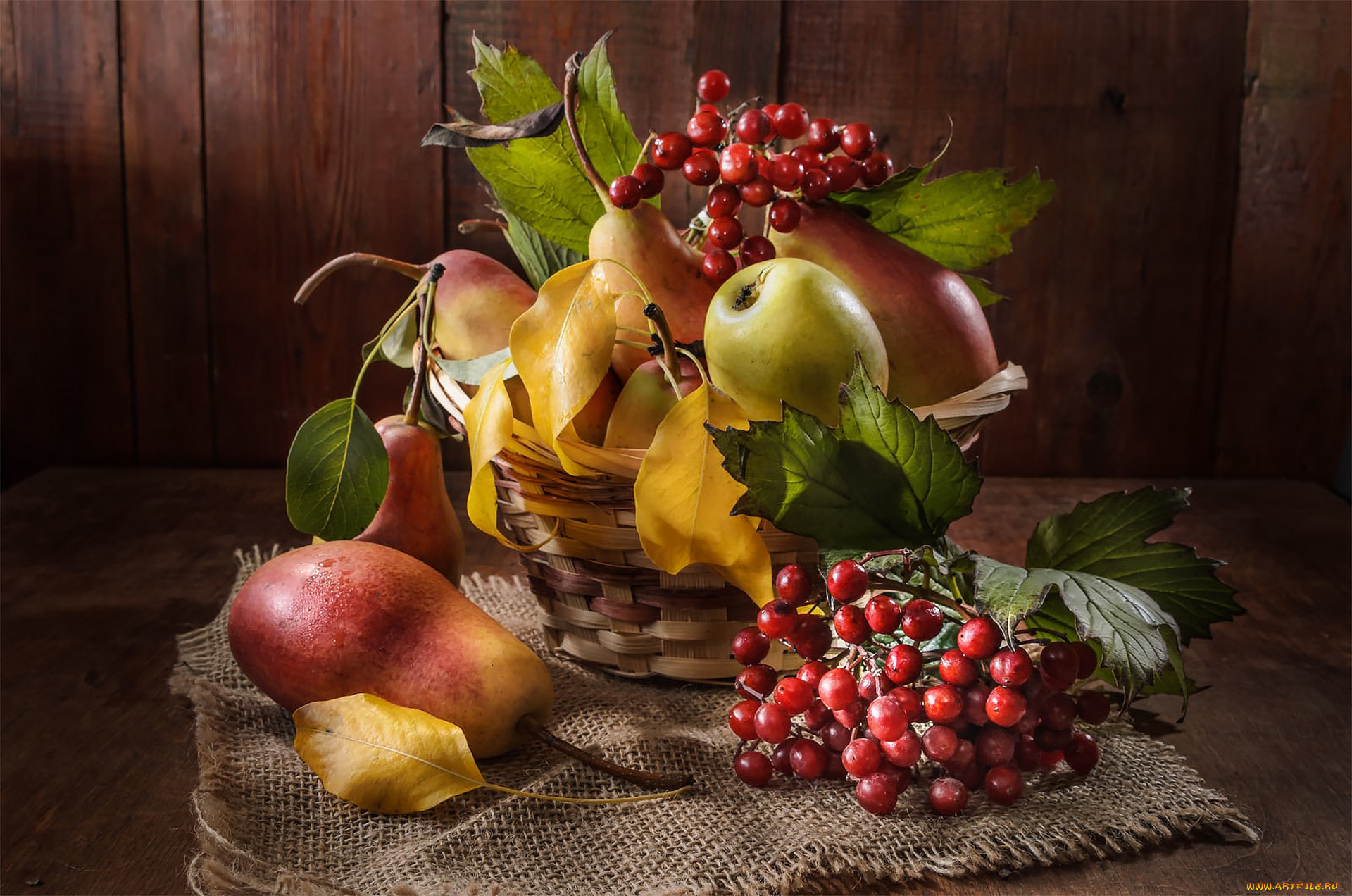еда, натюрморт, осень, листья, ягоды, стол, доски, фрукты, груши