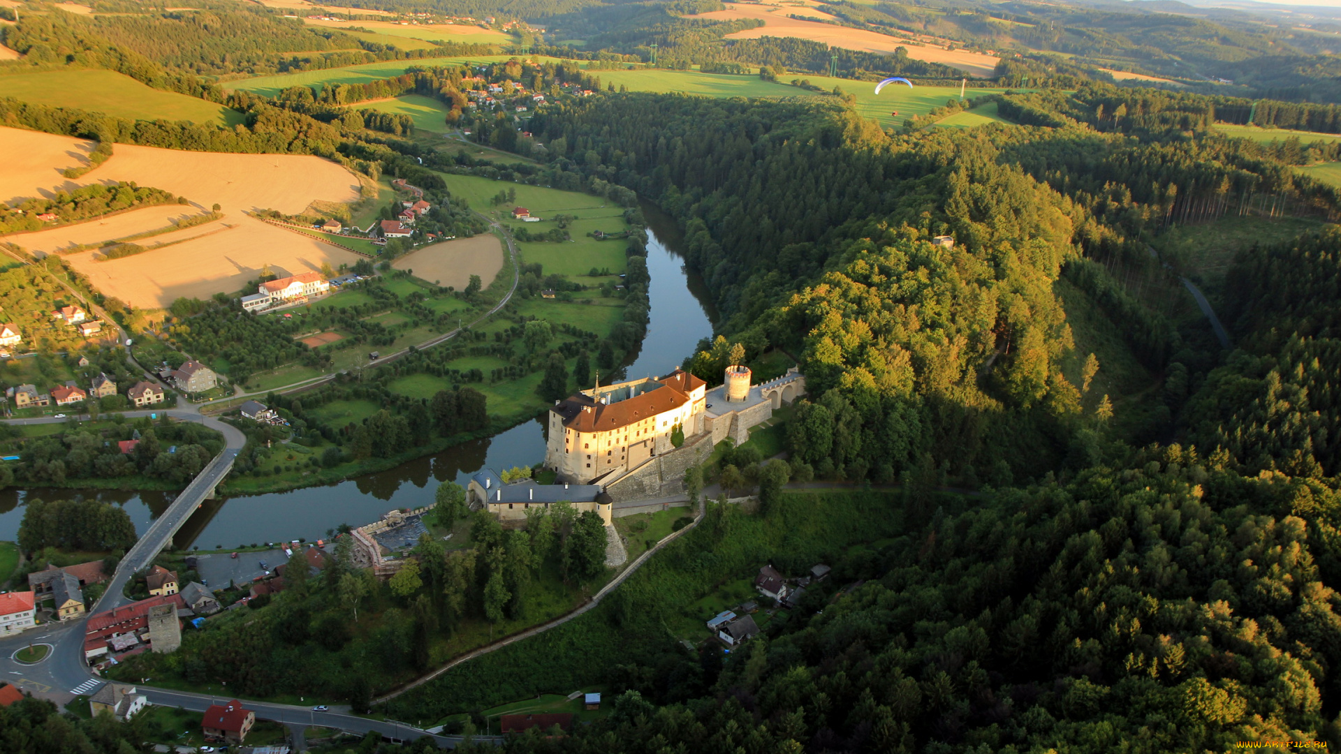 Чехия, 352, ternberk, castle, and, sаzave, river, города, пейзажи, замок, река, дома