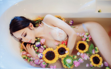 Картинка девушки -unsort+ азиатки цветы ванна девушка