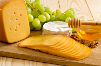 Картинка еда сырные+изделия виноград honey cheese grapes орехи мед сыр nuts
