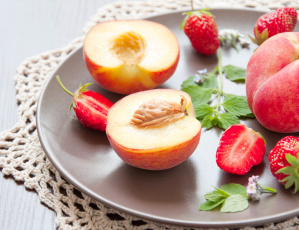 обоя еда, фрукты,  ягоды, персики, клубника