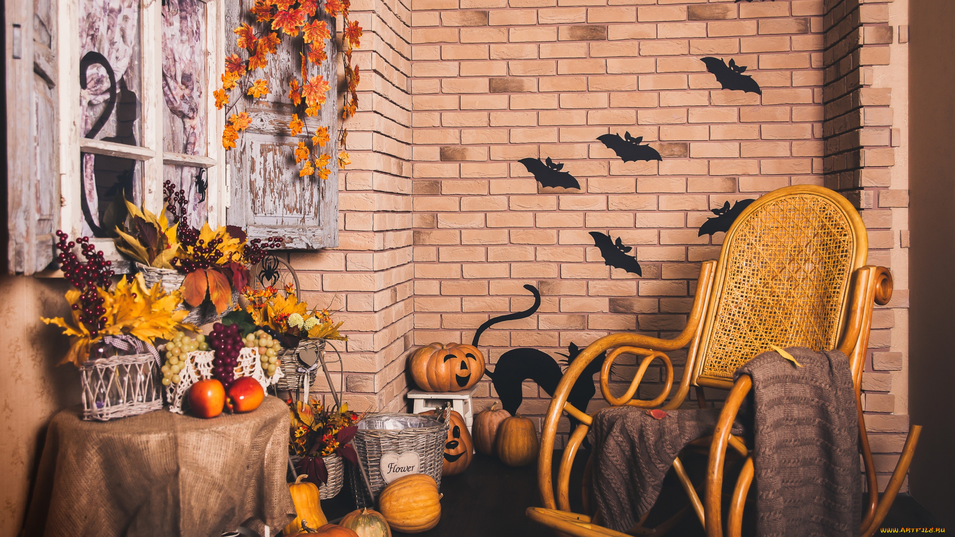 праздничные, хэллоуин, pumpkin, корзина, тыква, кирпич, interior, autumn, окно, grapes, holidays, осень, виноград, кресло, листья, halloween, стена