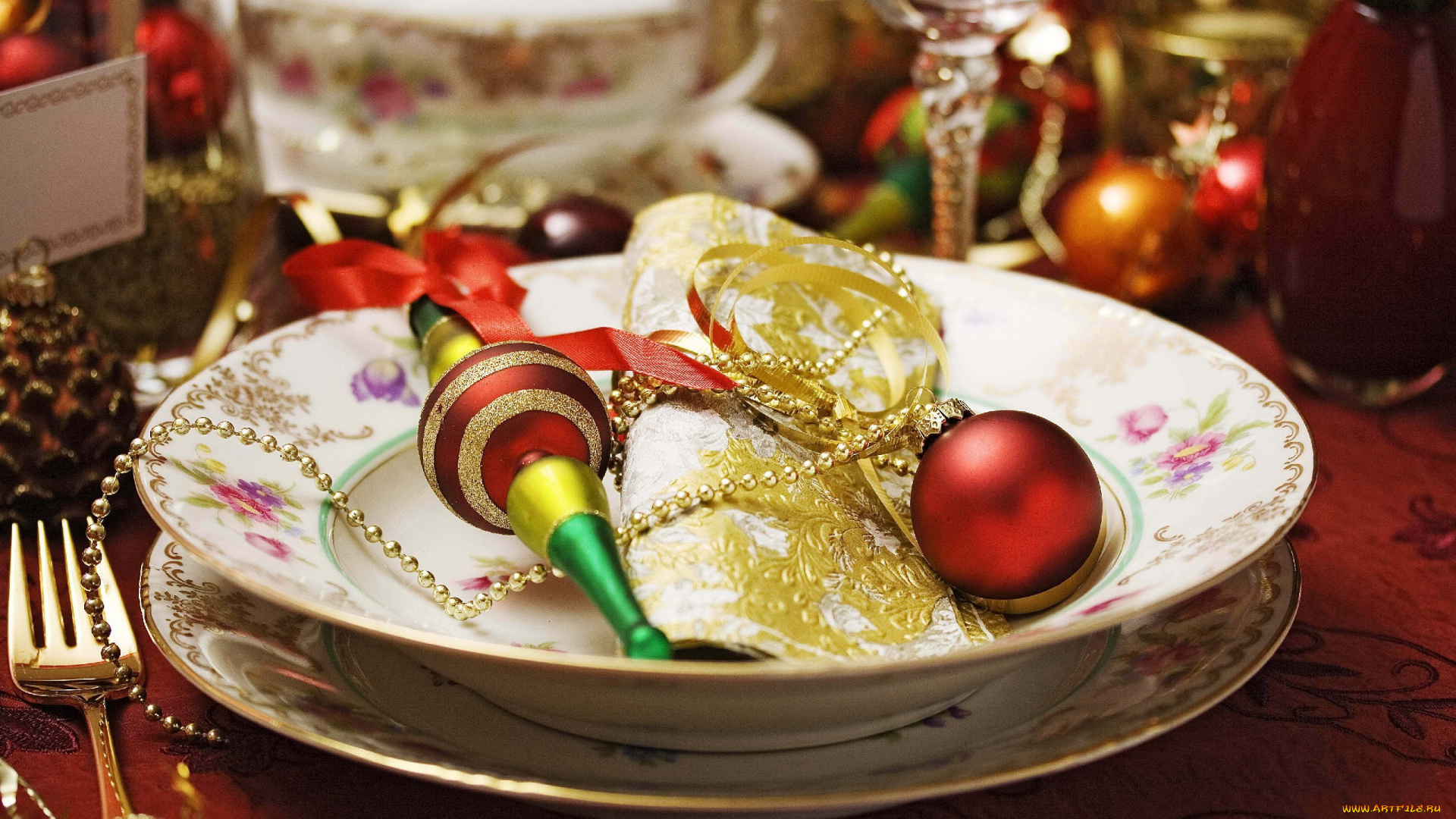 праздничные, украшения, салфетка, тарелки, приборы, шарики