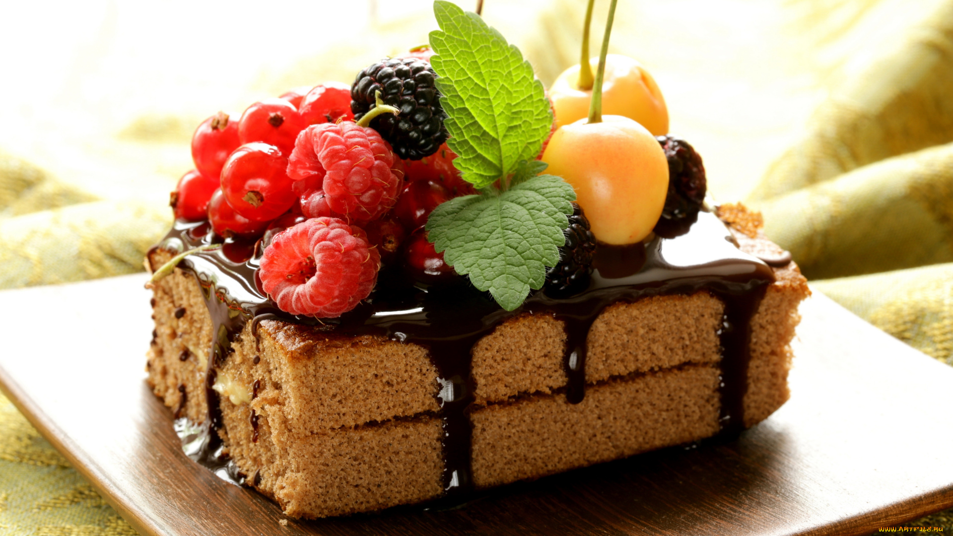 еда, торты, сладкое, мята, ежевика, смородина, малина, десерт, черешня, ягоды, глазурь, шоколад, торт, пирожное