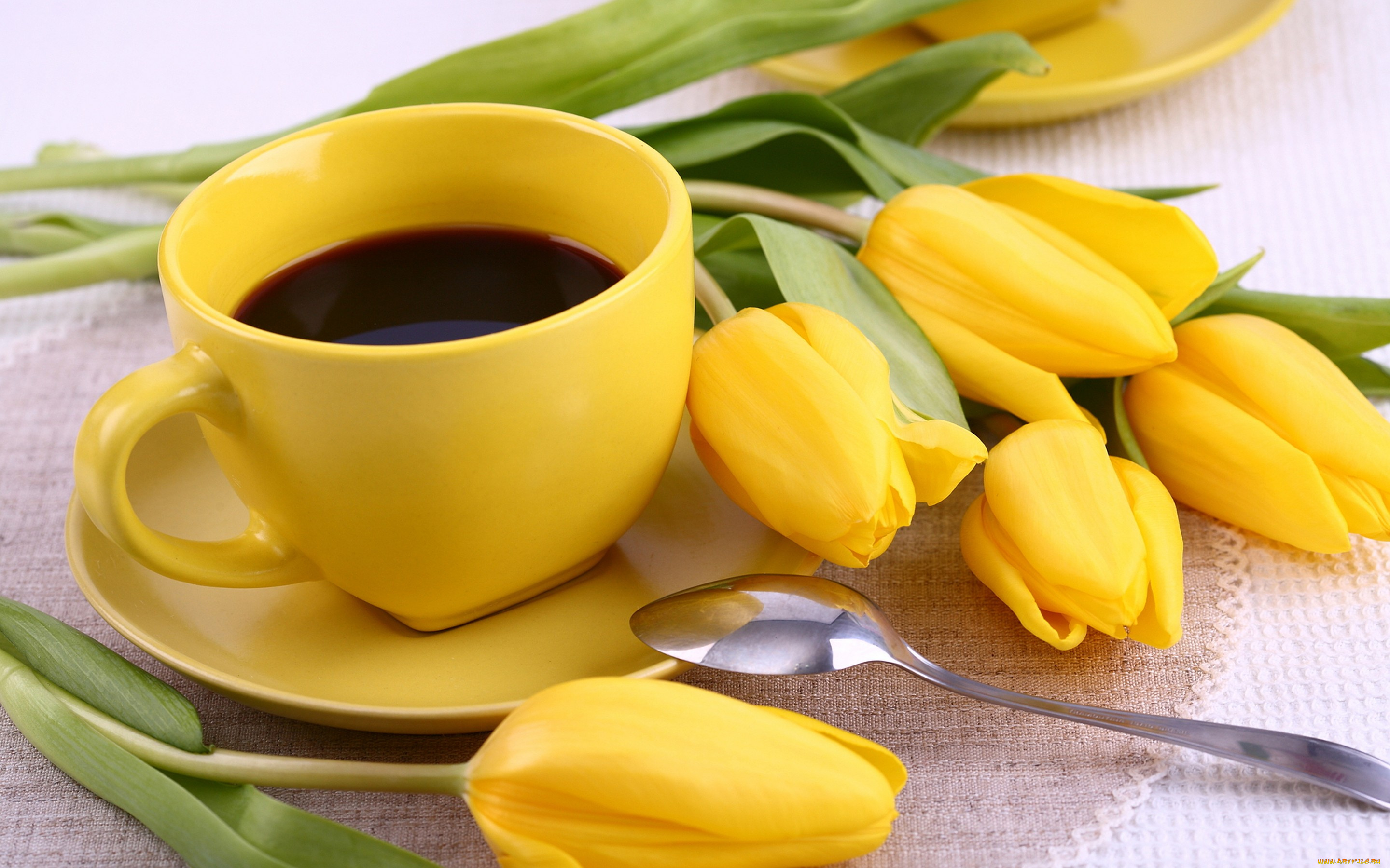 еда, кофе, , кофейные, зёрна, чашка, цветы, тюльпаны, yellow, flowers, tulips, coffee, cup, breakfast