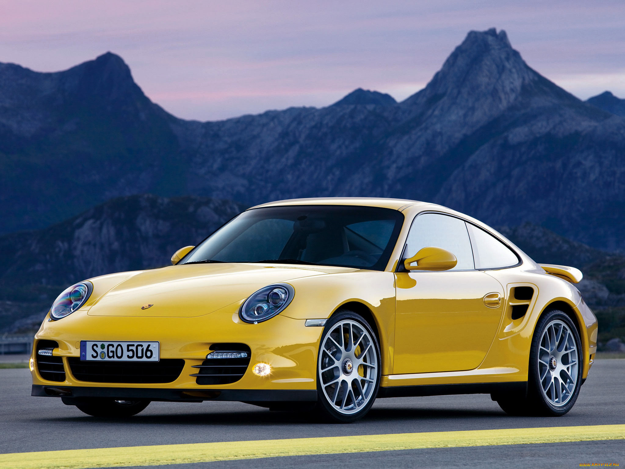 Порше чей производитель. Порше 911 желтый. Порше 911 турбо с. Порше 911 турбо 2009. Porsche 911 Turbo.