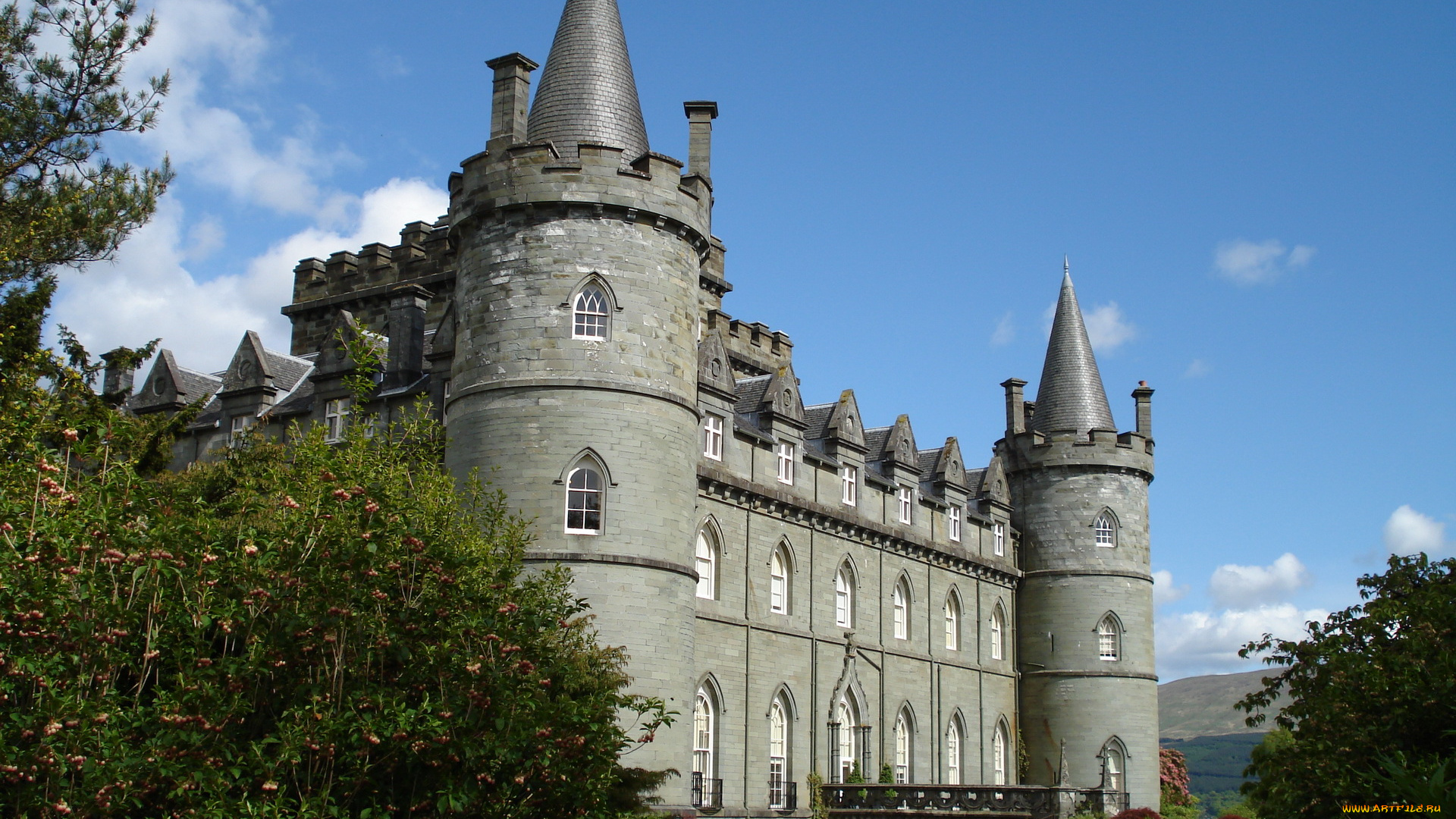 inveraray, castle, in, scotland, города, дворцы, замки, крепости, цветы, деревья, остроконечные, башни