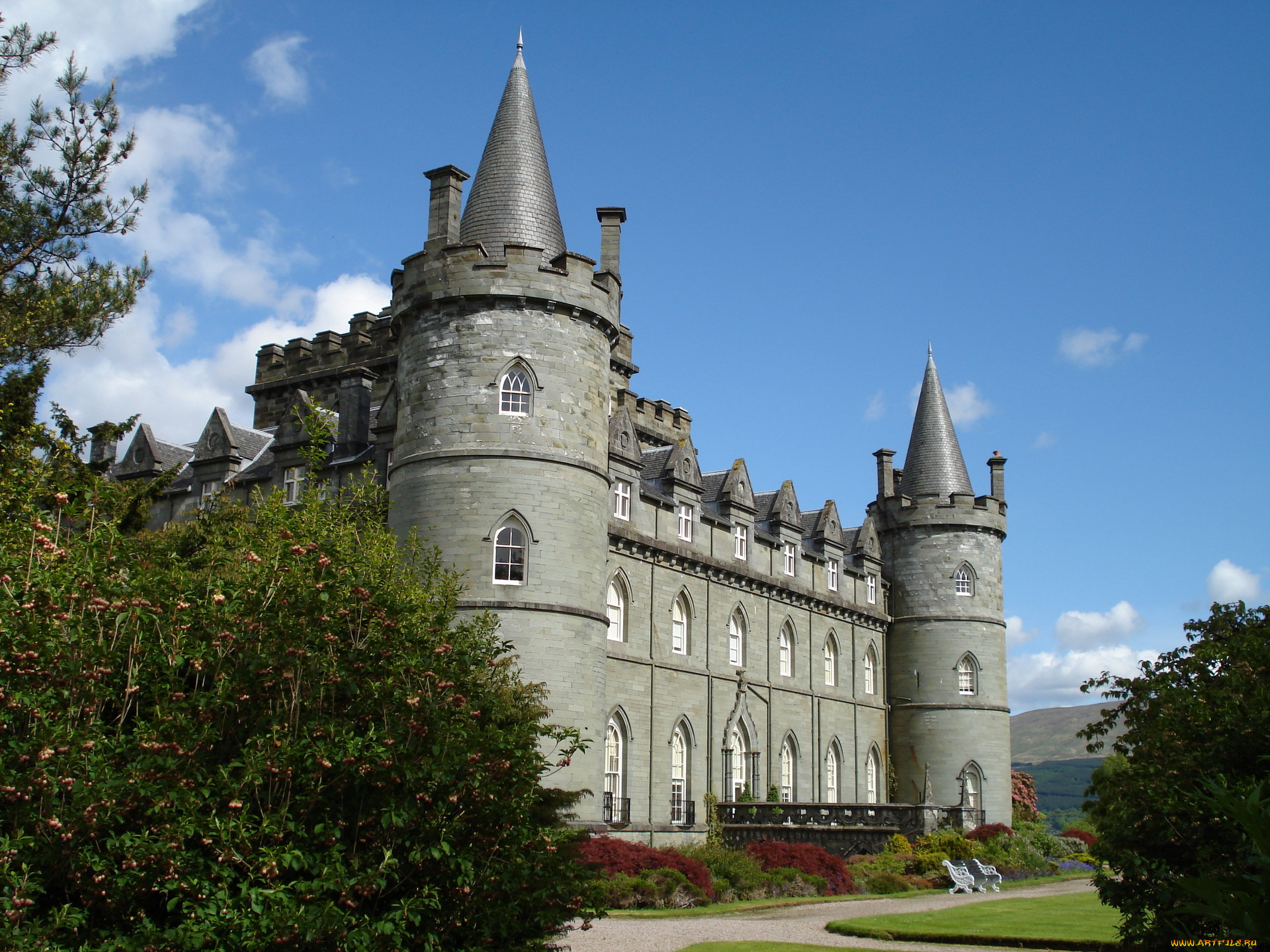 inveraray, castle, in, scotland, города, дворцы, замки, крепости, цветы, деревья, остроконечные, башни