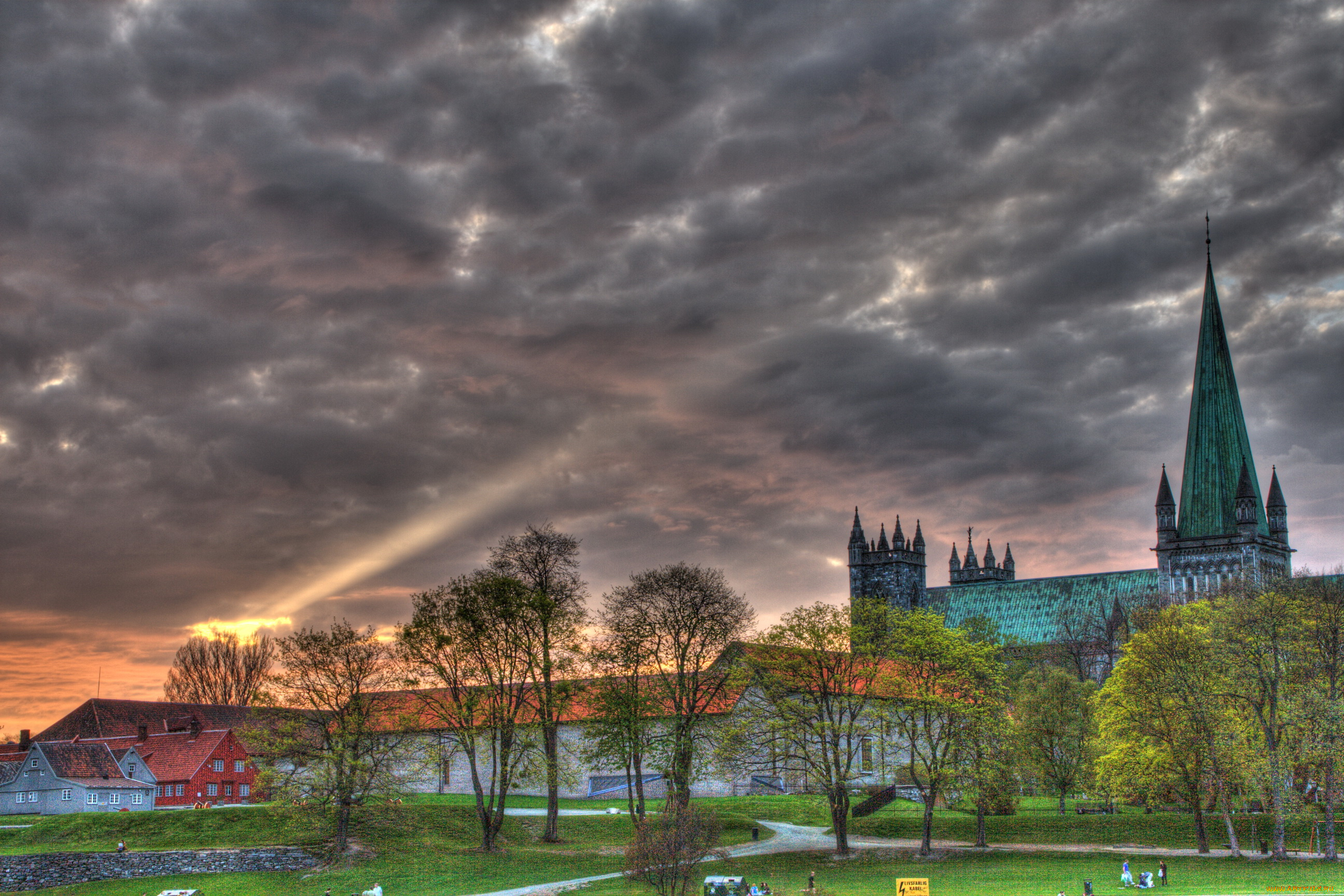 trondheim, , , норвегия, города, -, улицы, , площади, , набережные, лужайка, дома, норвегия, сумерки