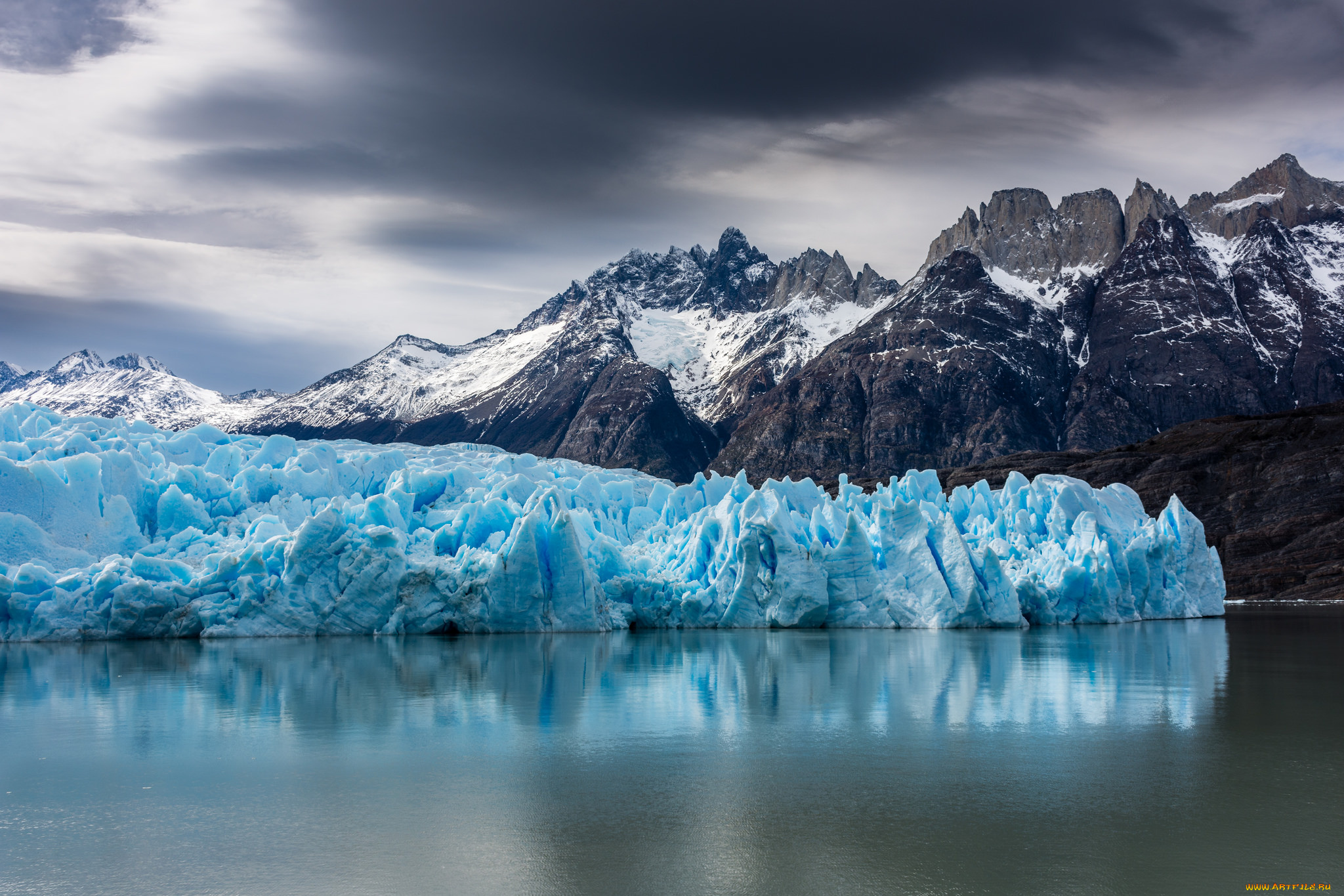 Glacier. Ледник Глейшер грей. Ледники и айсберги. Полярный ледник вода. Ледяные горы.