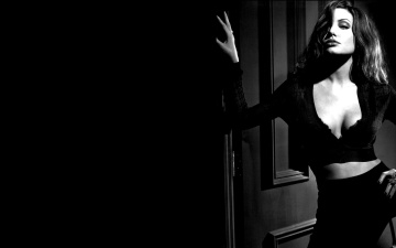 Картинка девушки angelina+jolie дверь черно-белая топ юбка актриса