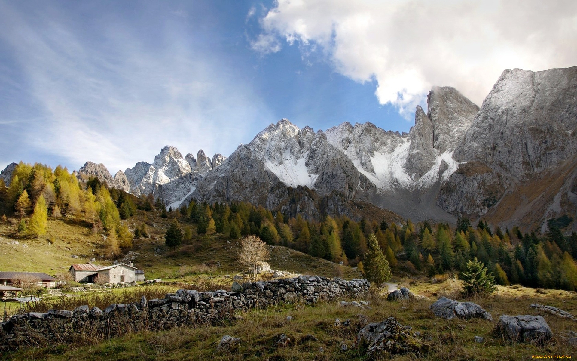 Beautiful mountain view. Гармония горы. Пейзаж домик в горах. Каменно-горный пейзаж. Дом в горах фото.