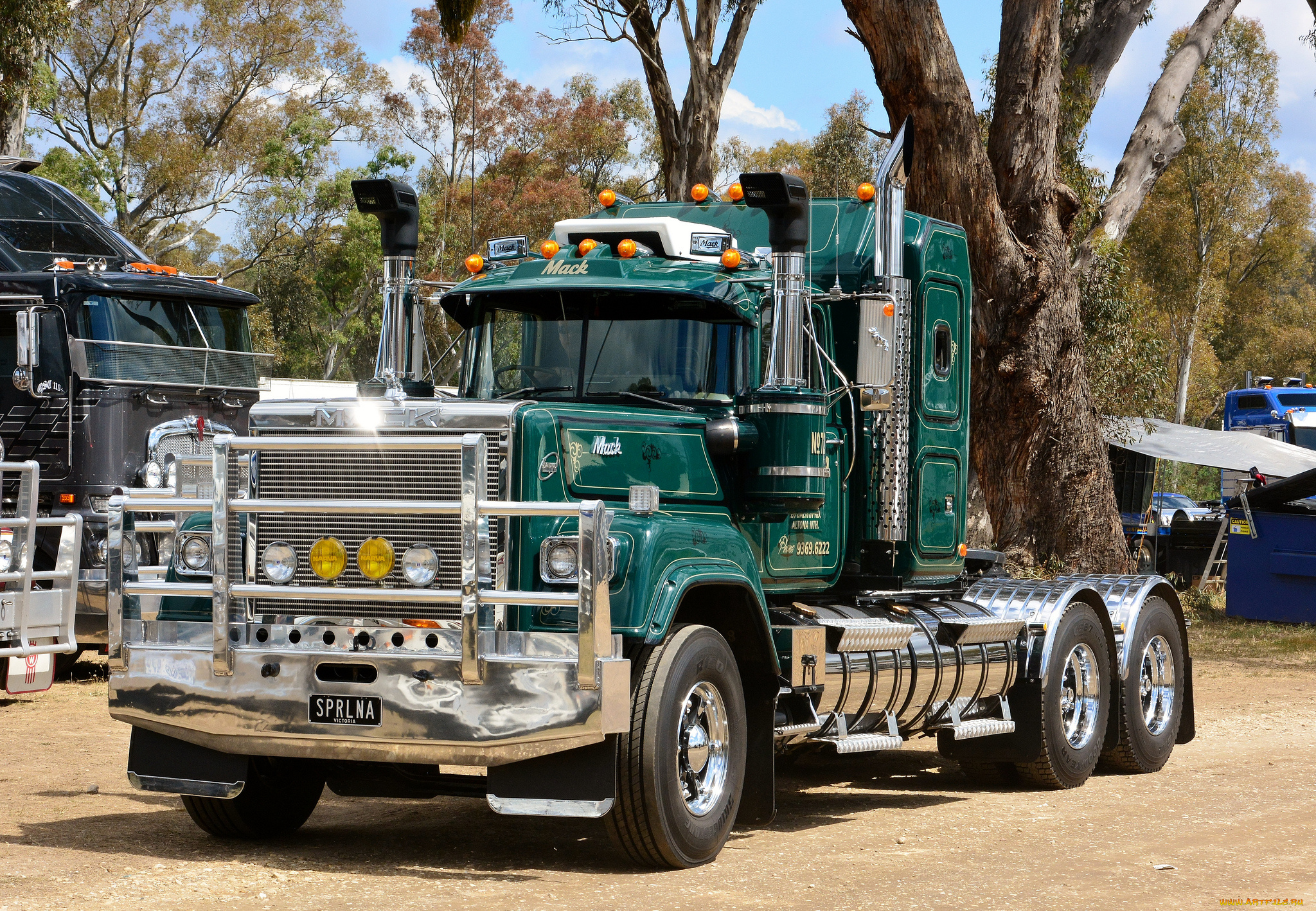 Грузовики Mack Superliner