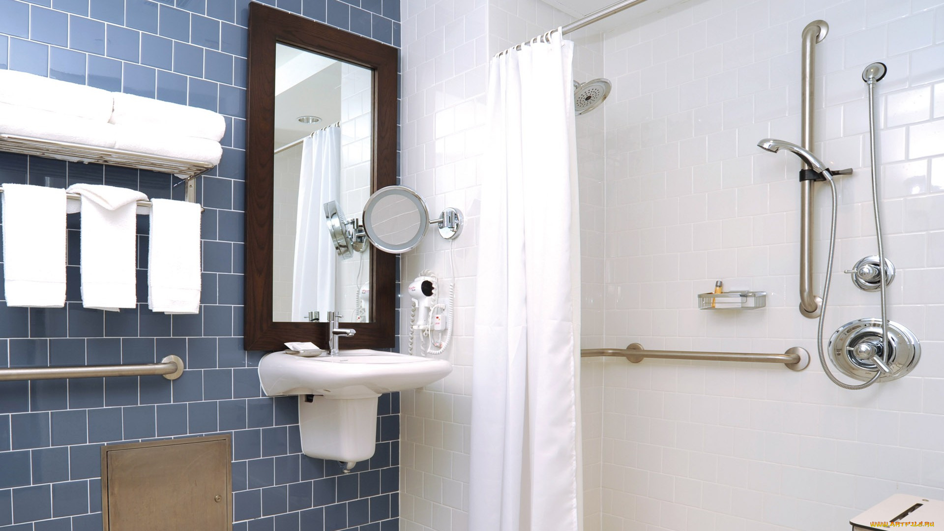 интерьер, ванная, и, туалетная, комнаты, душ, штора, умывальник, зеркало, полотенца