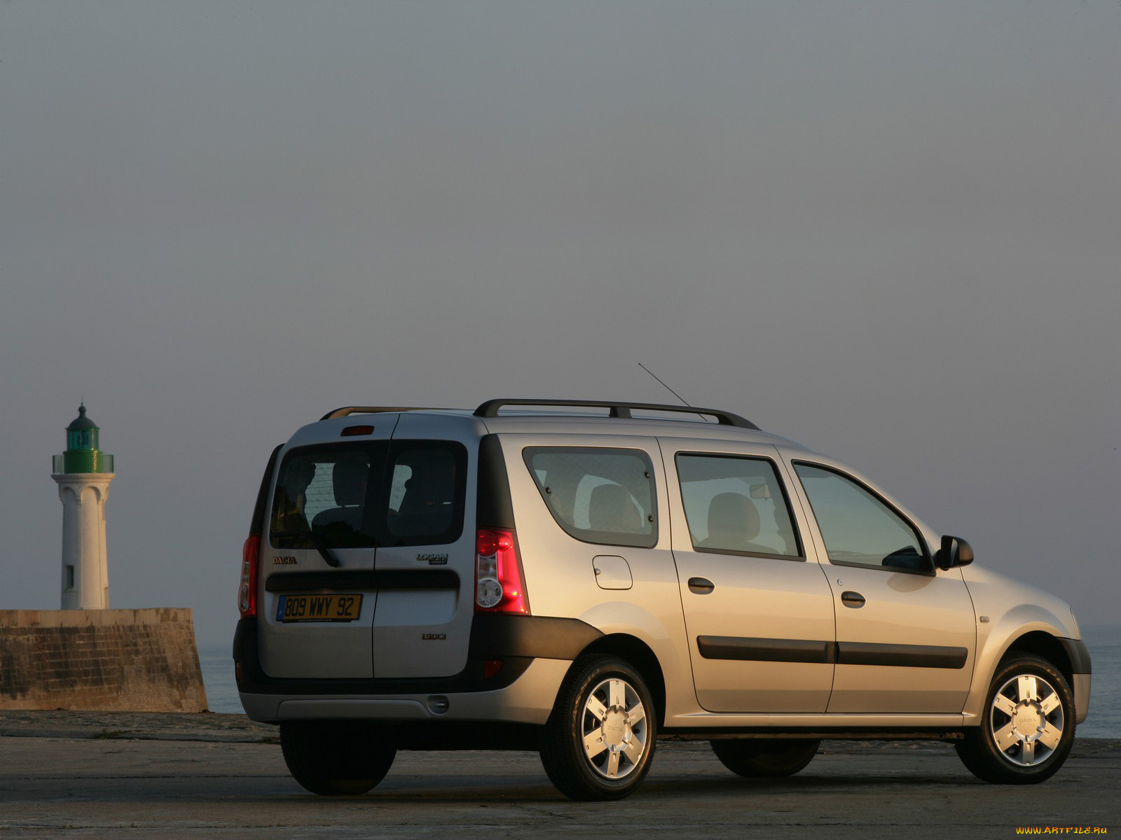 Машина дача. Dacia Logan универсал 2006. Dacia Логан MCV 2006. Renault Logan MCV 2006. Dacia Logan MCV универсал.
