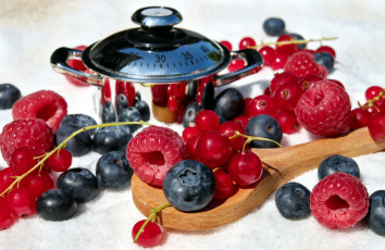 Картинка еда фрукты +ягоды черника малина смородина