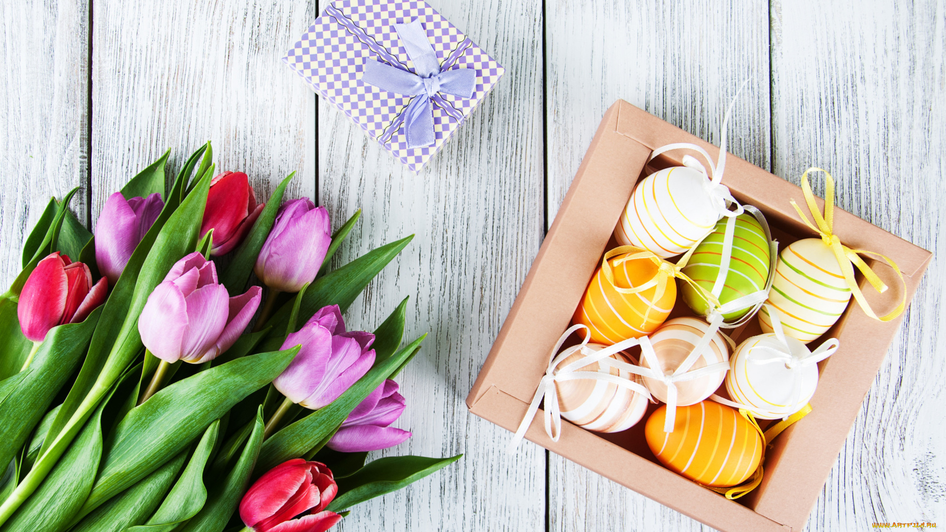 праздничные, пасха, цветы, яйца, colorful, тюльпаны, happy, wood, pink, flowers, tulips, easter, purple, eggs, decoration