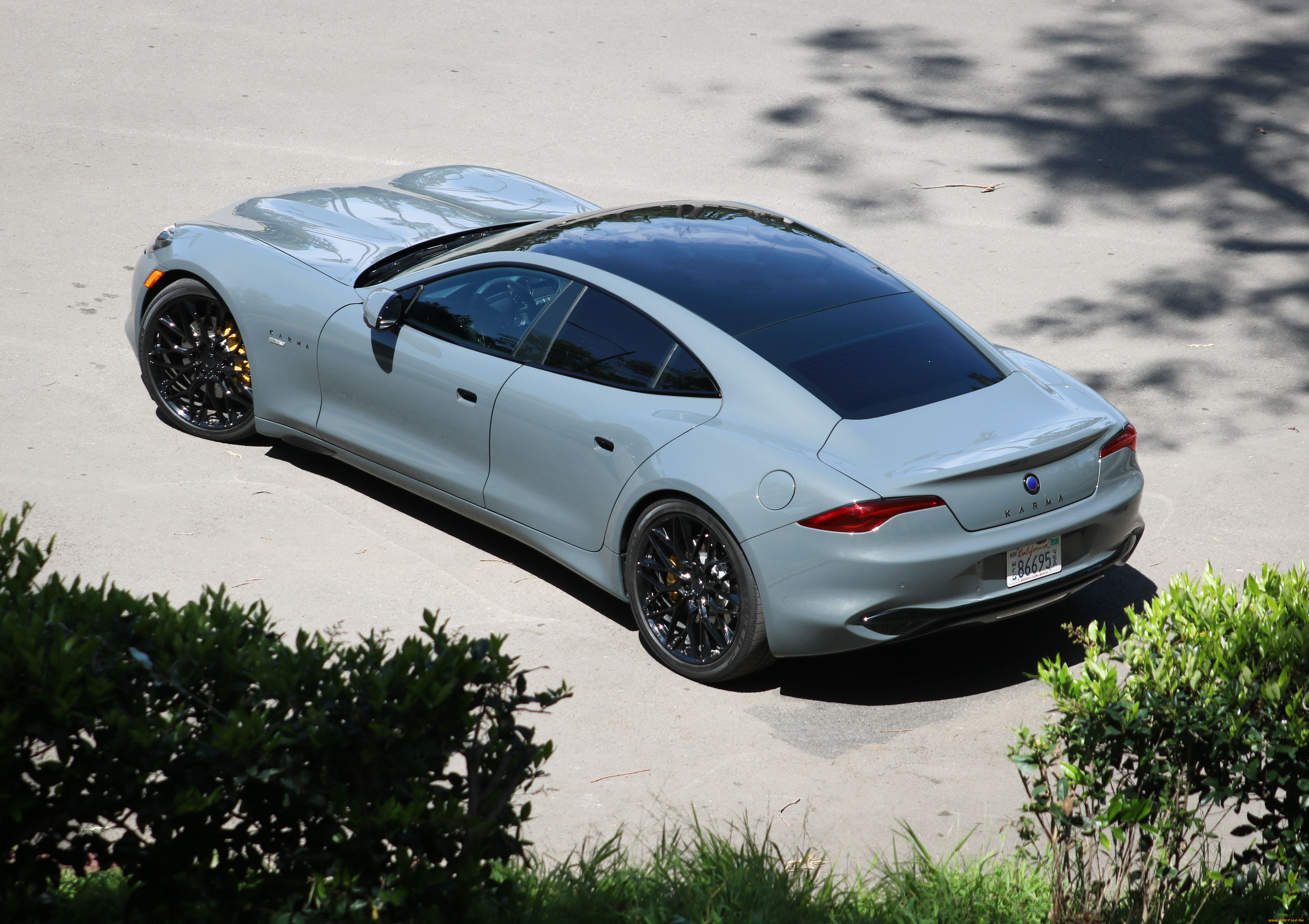 Fisker Karma 2021