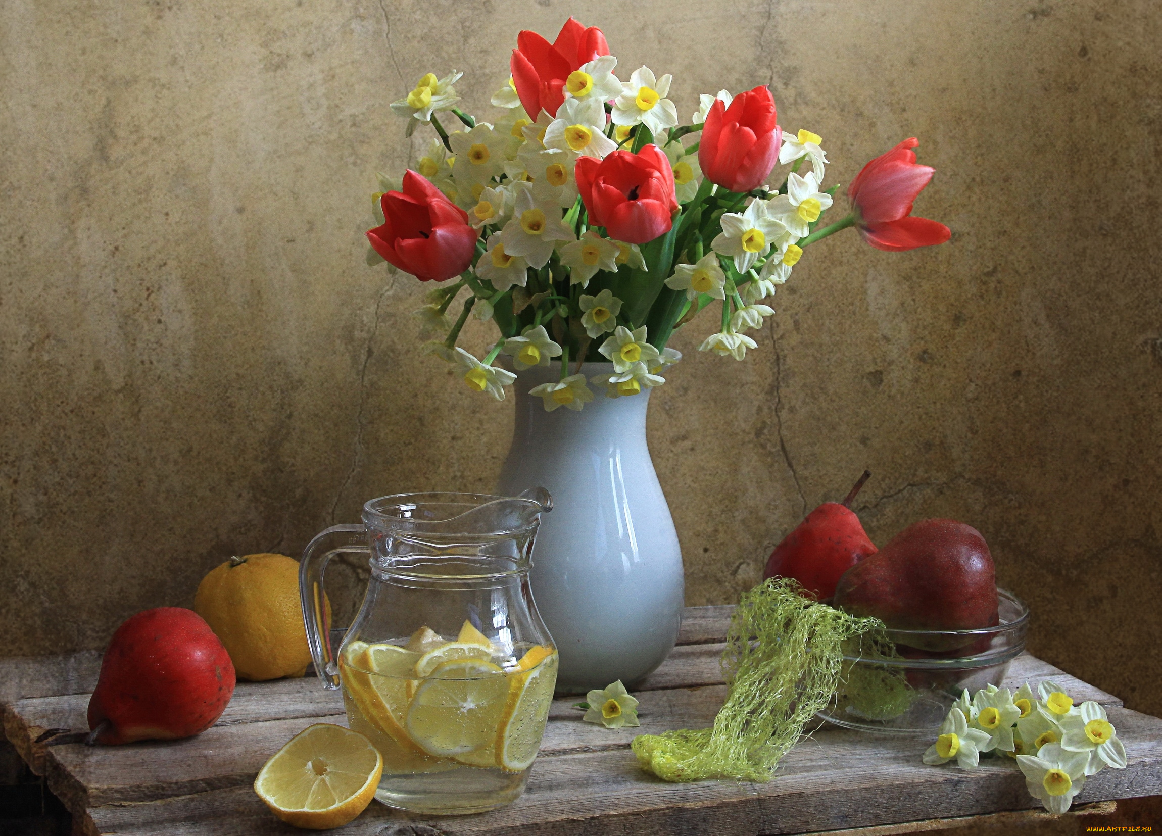 стол, ваза, цветы, лимон скачать