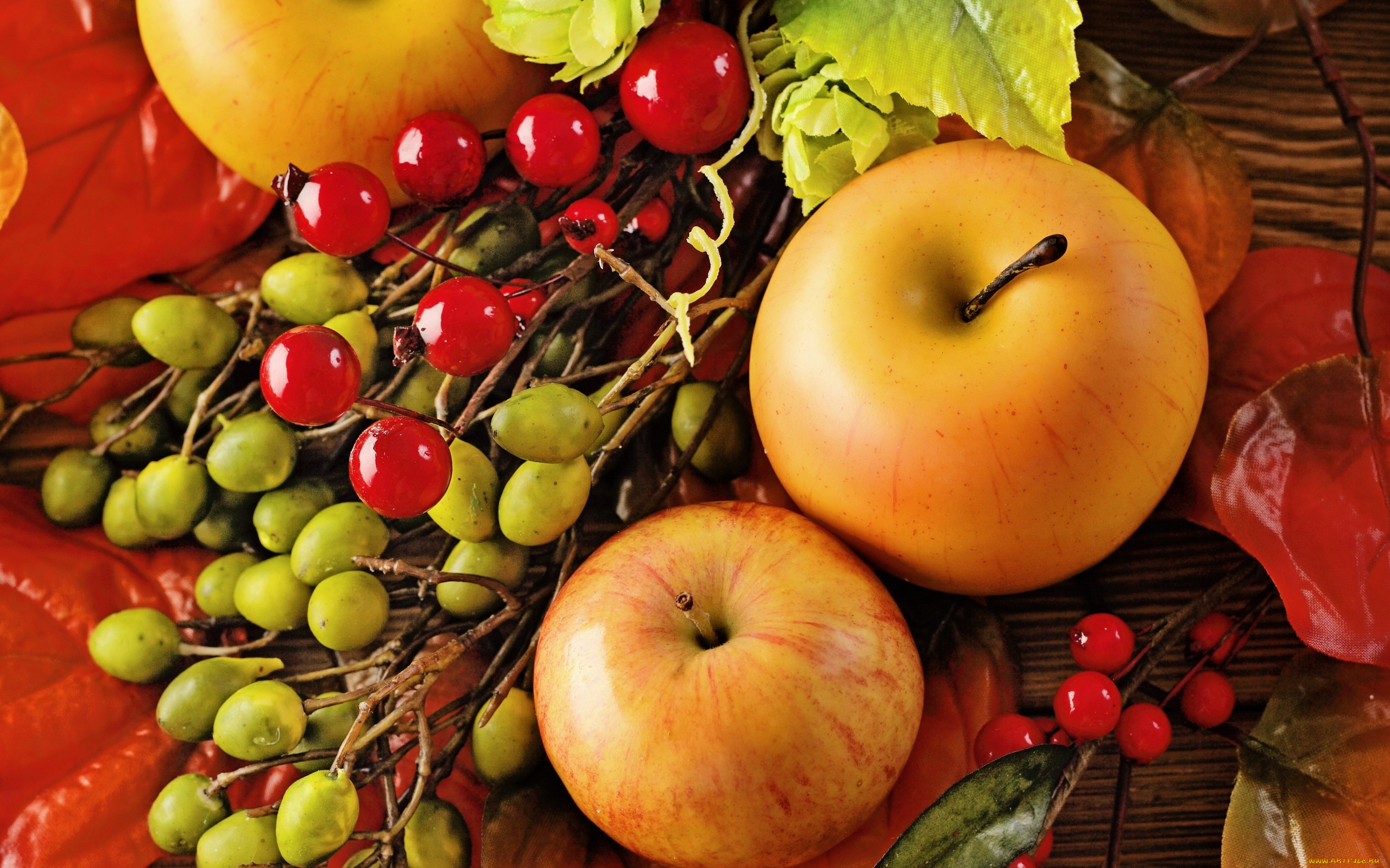 еда, Яблоки, autumn, leaves, berries, still, life, harvest, fruit, apples, натюрморт, яблоки, листья, осень