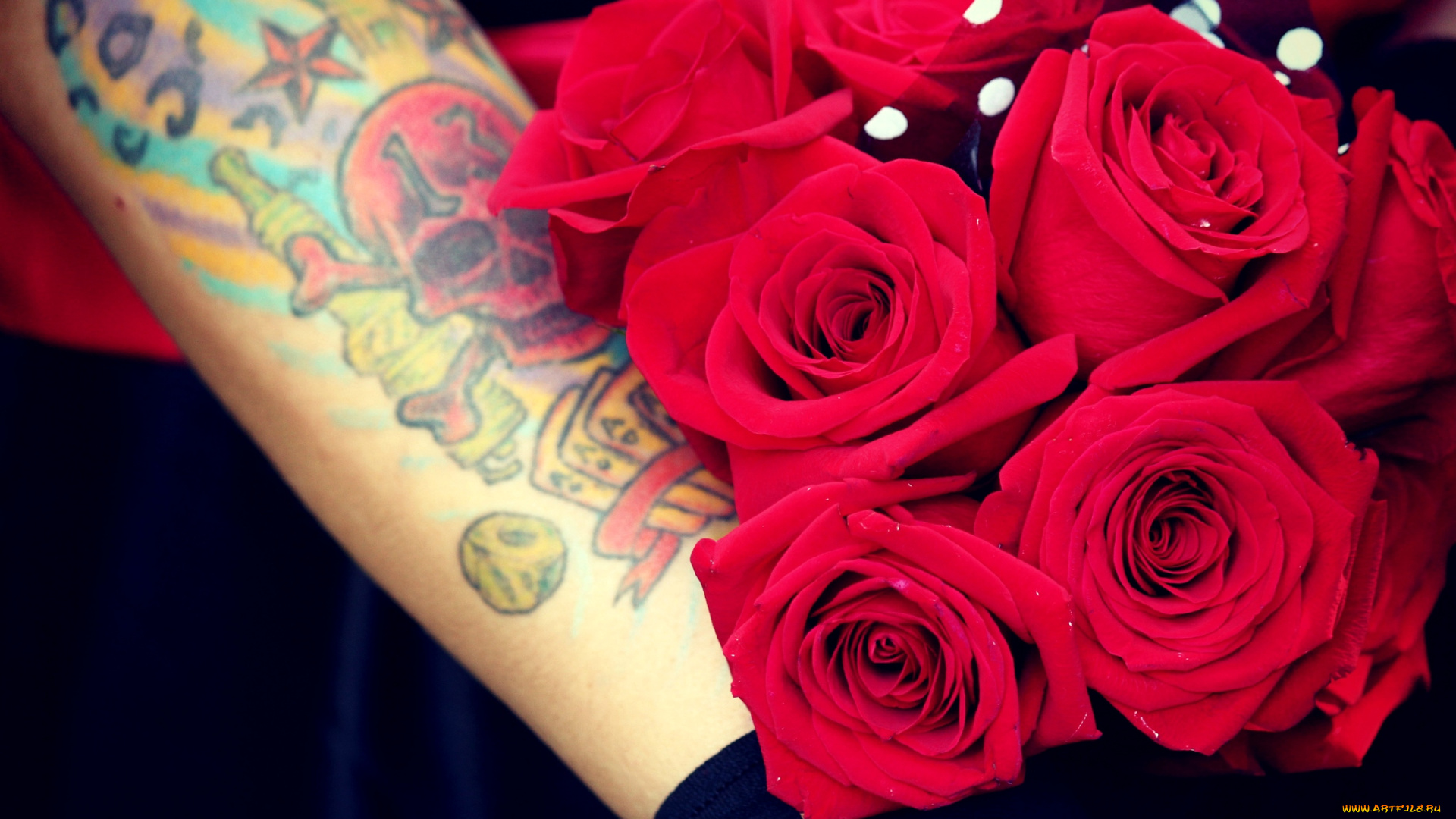 цветы, розы, красный, букет, татуировка, череп, контраст
