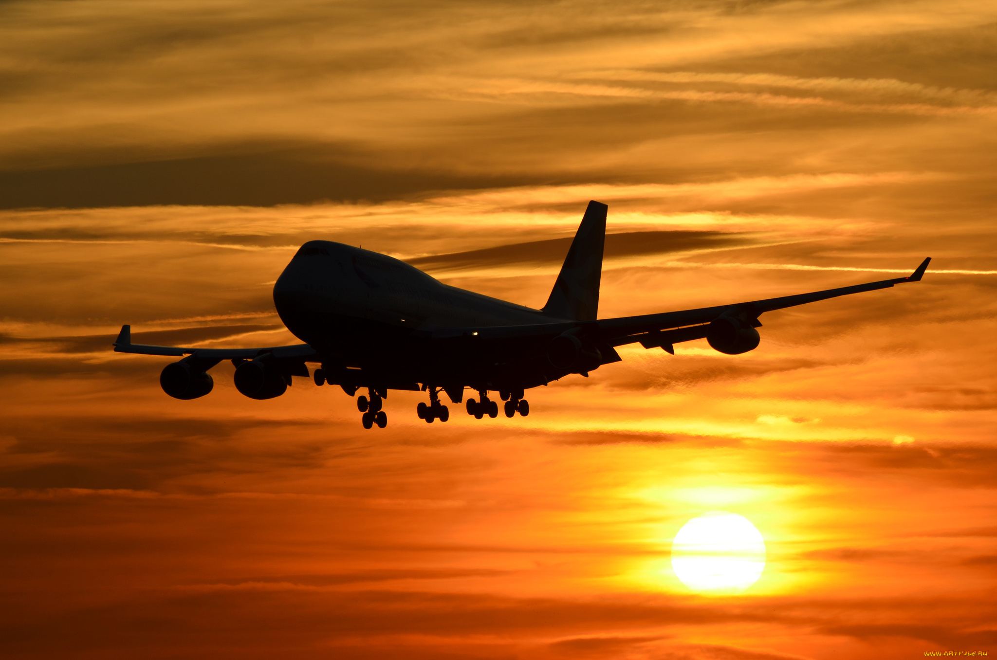 Plane picture. Боинг 747 посадка. Боинг 737 на закате. Самолет посадка Боинг 747. Боинг 747 взлетает.