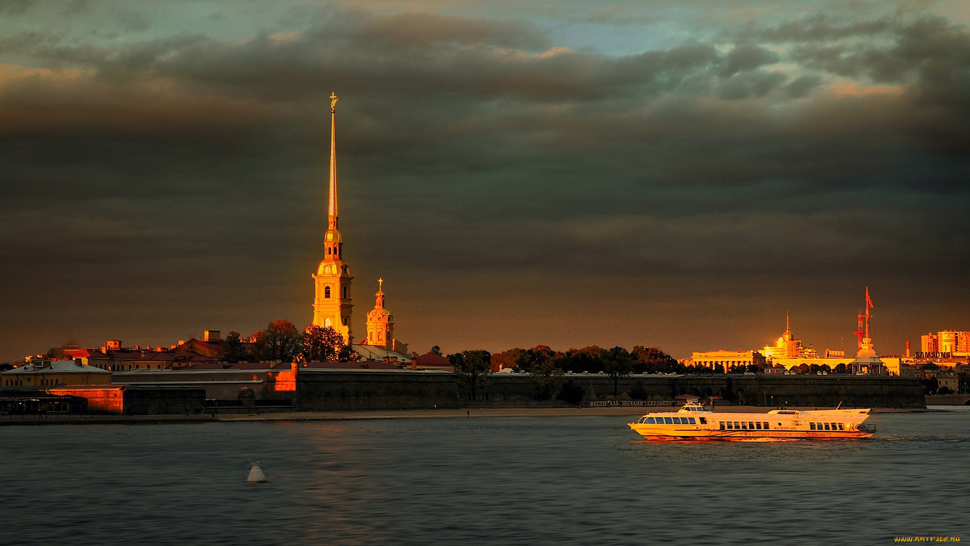 города, санкт-петербург, , петергоф, , россия, река, катер, деревья, набережная, здания, шпиль