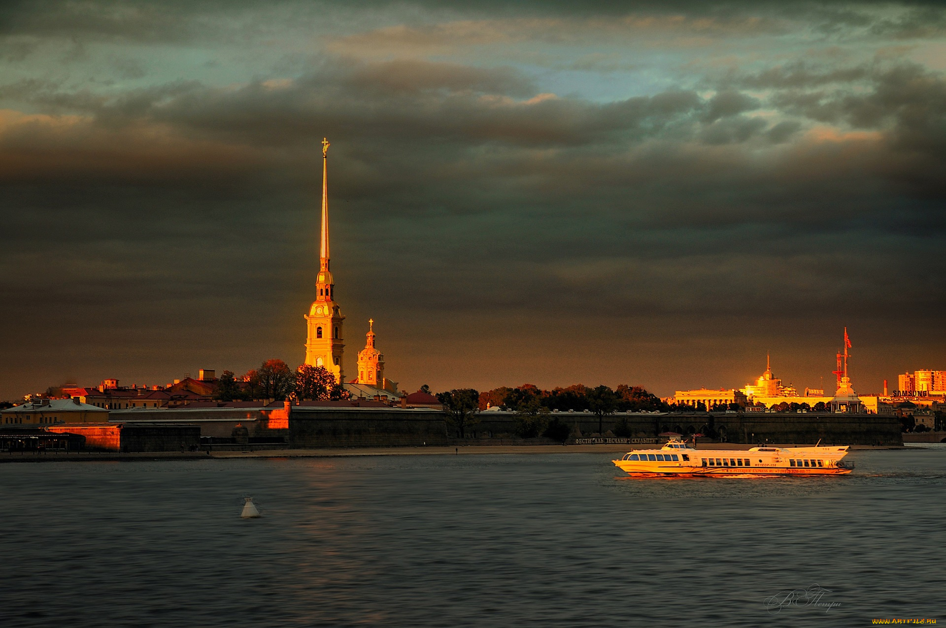 города, санкт-петербург, , петергоф, , россия, река, катер, деревья, набережная, здания, шпиль