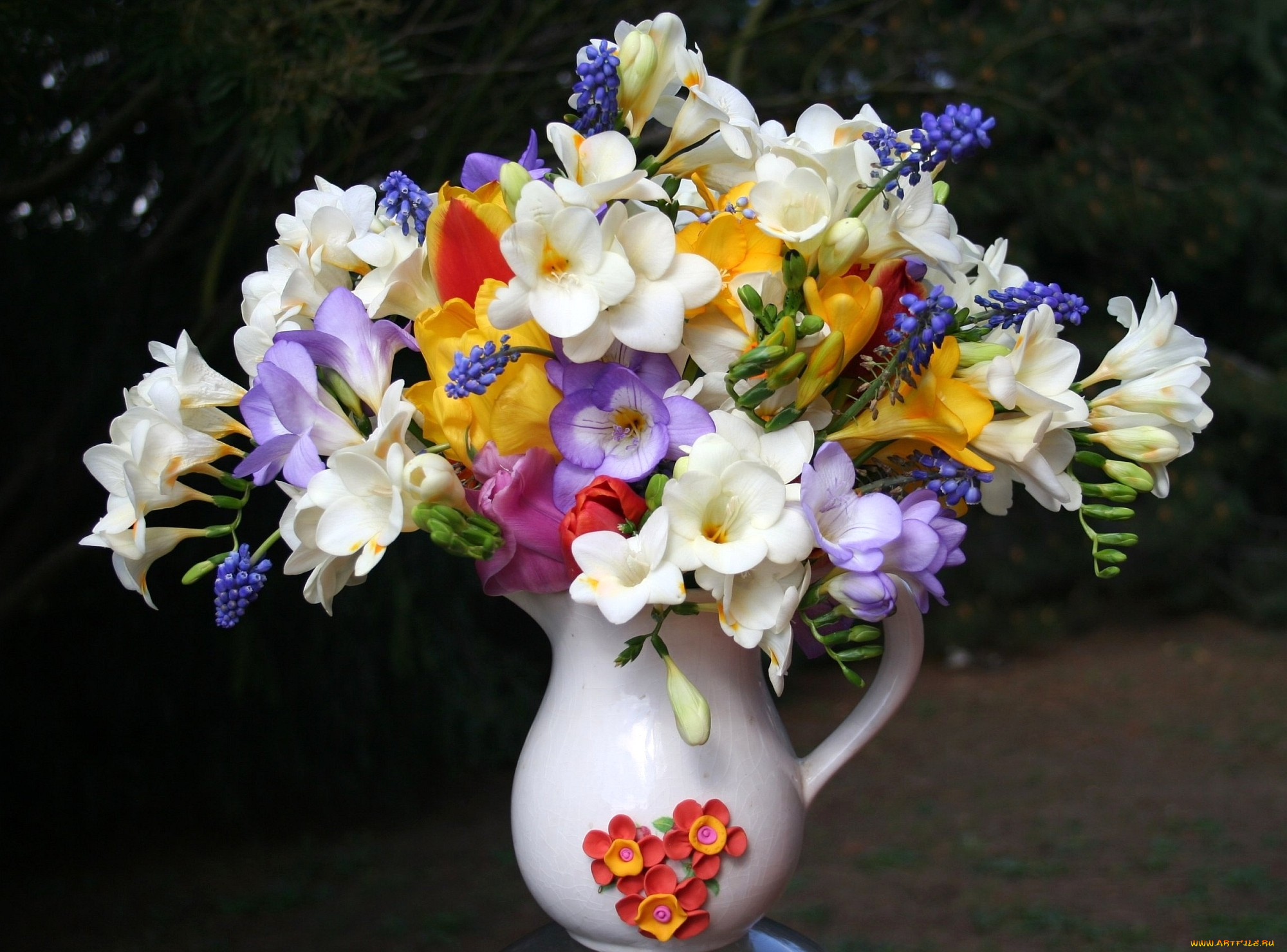 цветы, букеты, композиции, гиацинт, кувшин, фрезия, тюльпаны