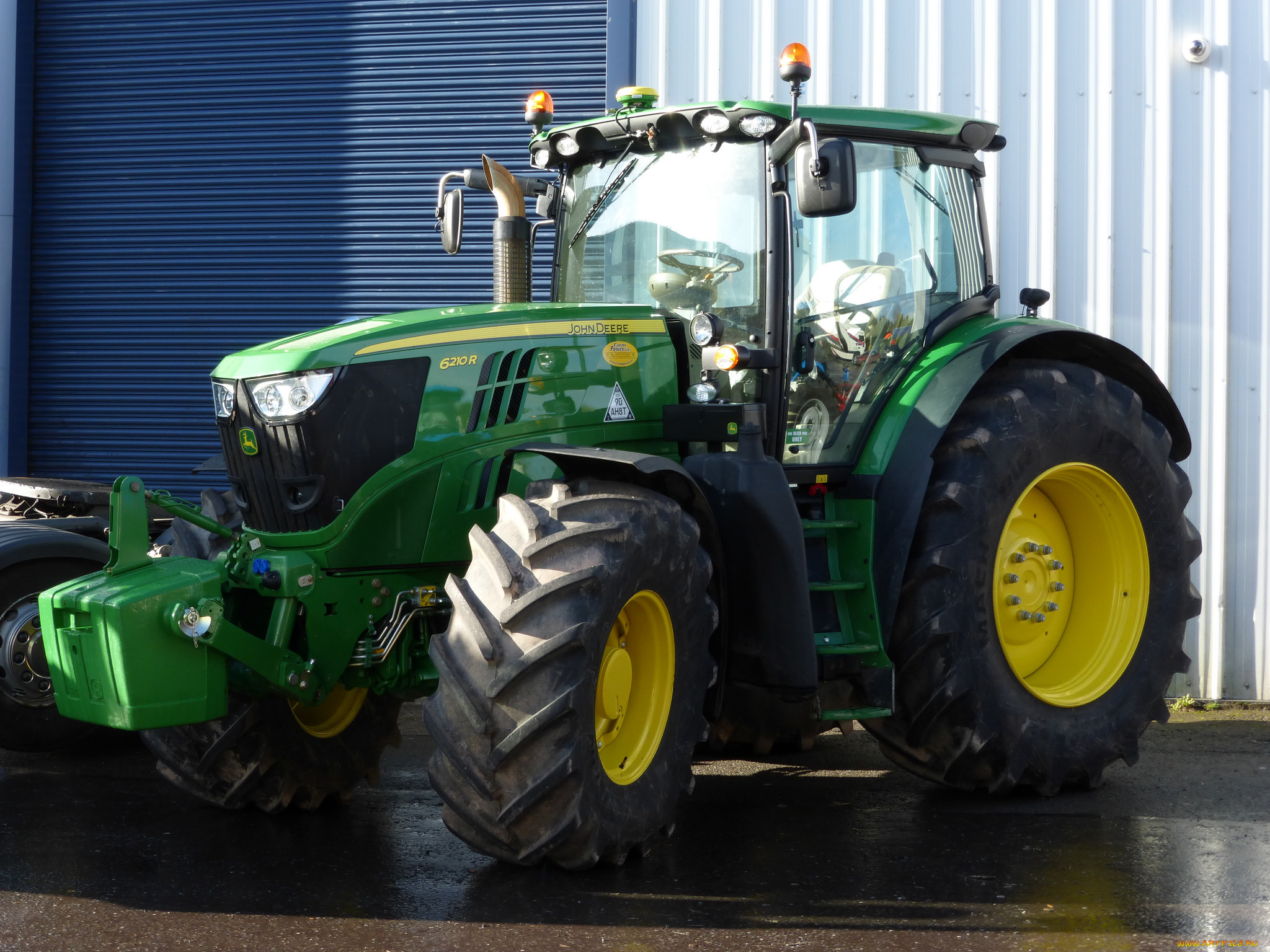 Трактор американцы. John Deere 6210m. Трактор John Deere 8345. Трактор Джон Дир 6210. Колесные трактора Джон Дир.