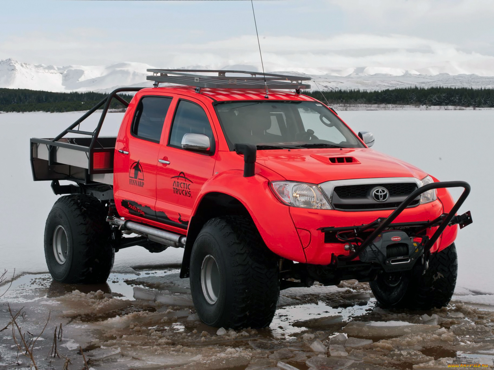 Toyota Hilux Arctic Trucks 44