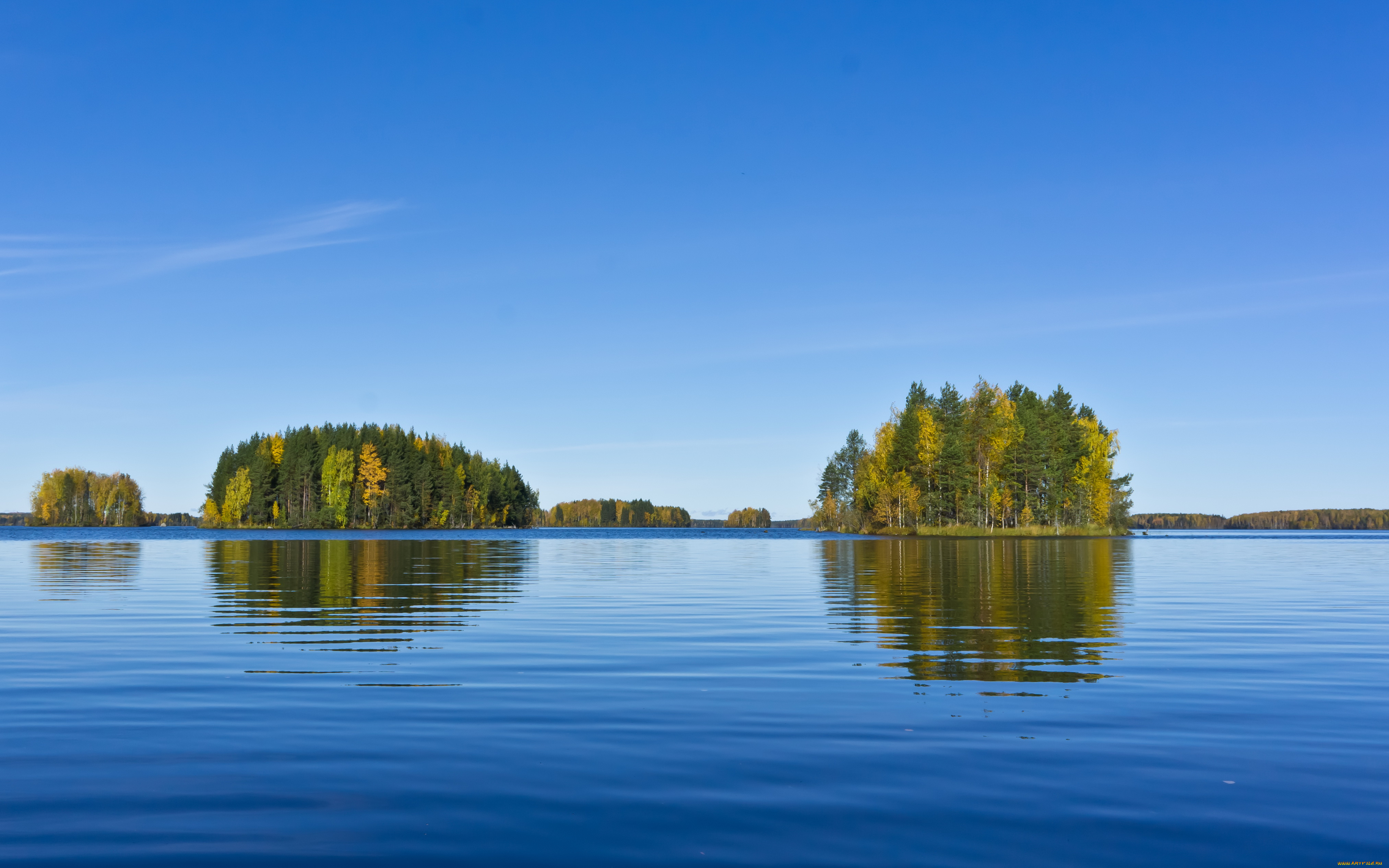 Озера на левом берегу. Сундозеро Карелия озеро. Озеро Лососинное Карелия. Озеро Мадалаярви. Озеро Селигер Карелия.