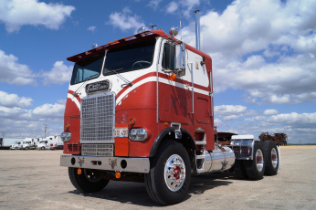 Картинка 1972+white-freightliner+truck автомобили freightliner тяжёлый тягач седельный грузовик
