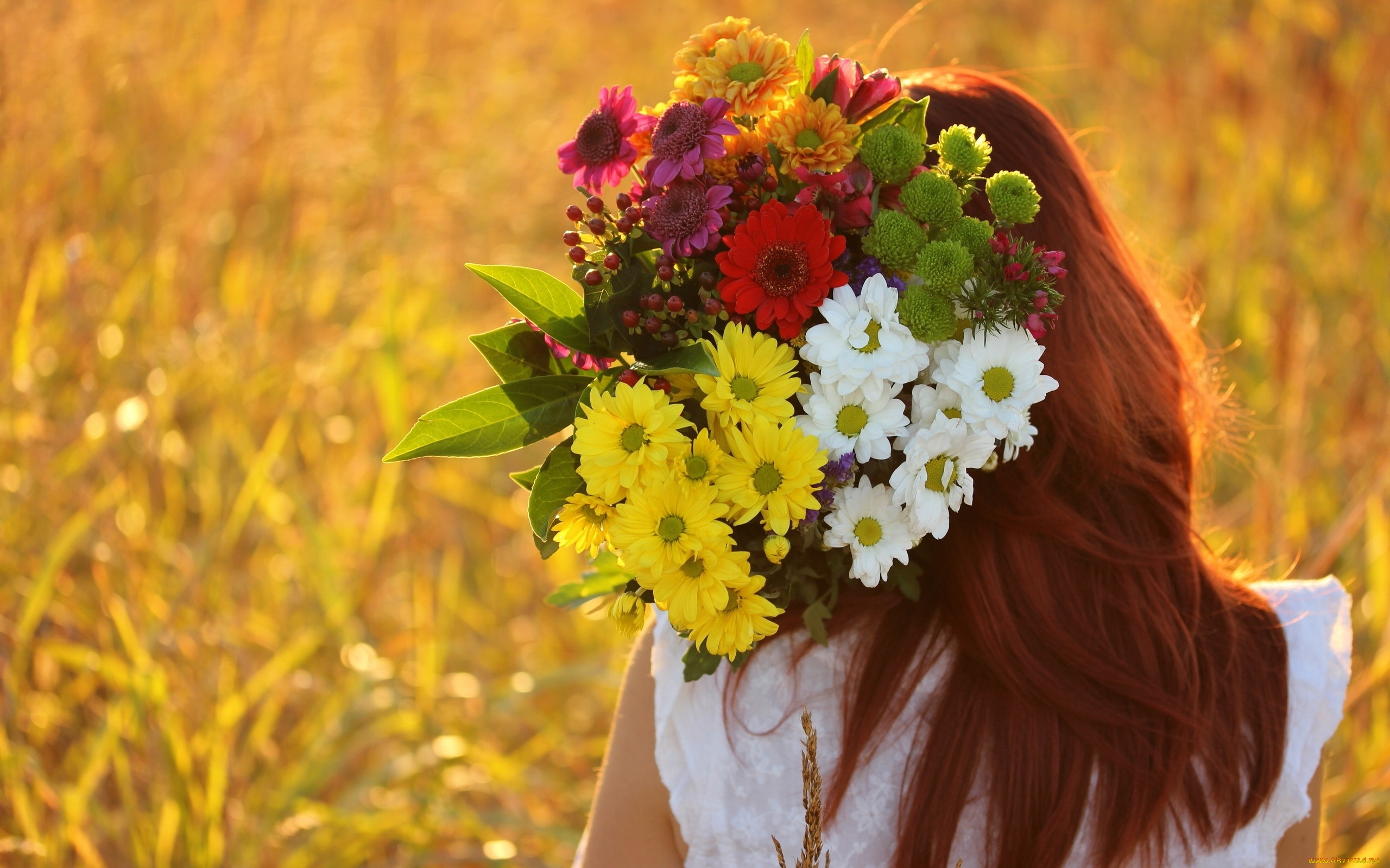 природа девушка цветы букет бесплатно