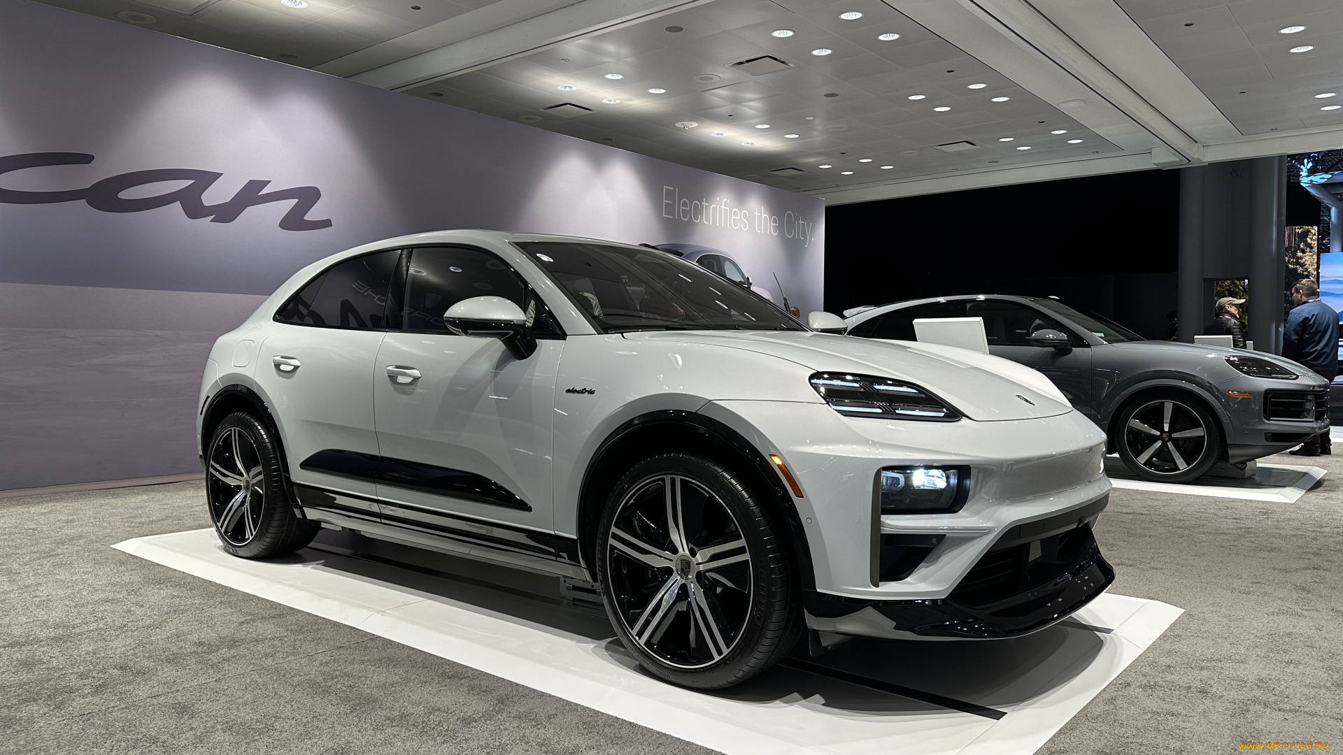 porsche, macan, ev, 2024, new, york, auto, show, автомобили, выставки, и, уличные, фото, porsche, macan, ev, элeктрoавтoмoбиль, нью, йорк, автошoу, 2024, год