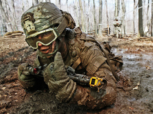 Картинка оружие армия спецназ хризантемы шиповник корзина тыквы soldiers army