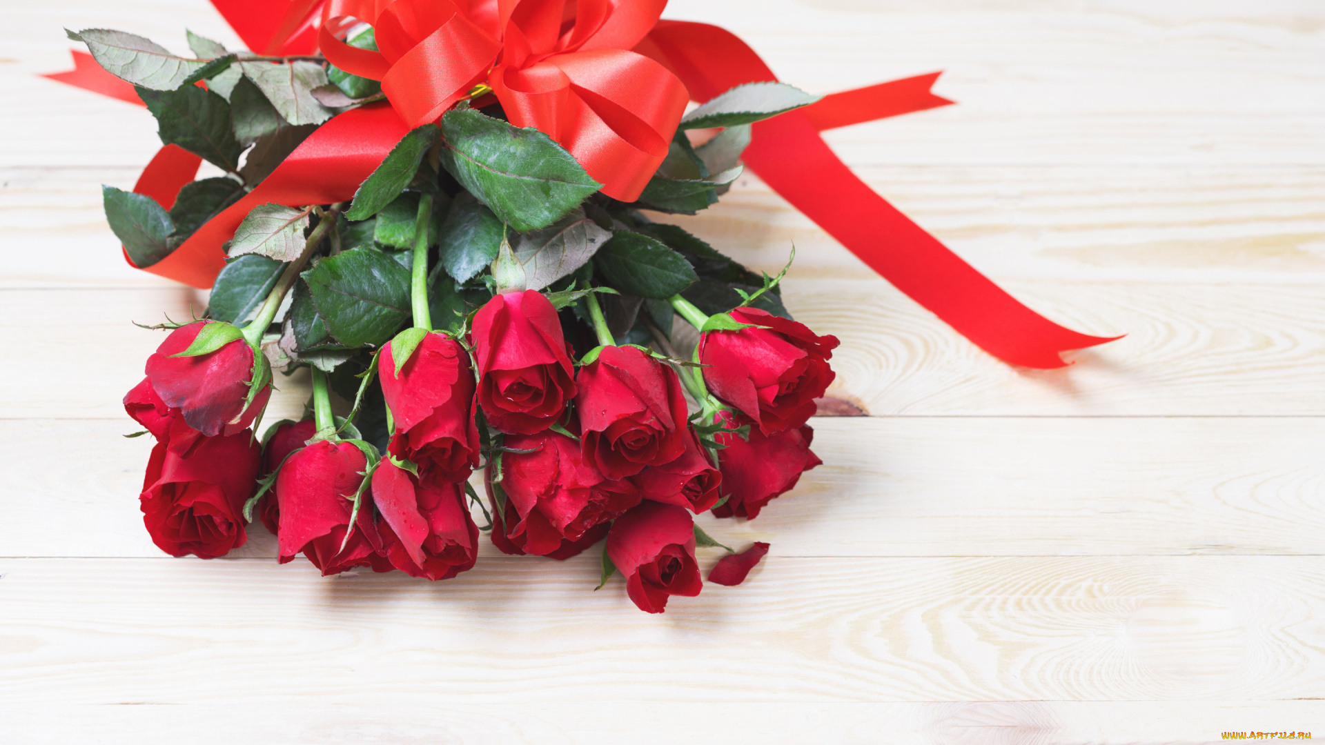 цветы, розы, букет, красные, romantic, лента, bud, flowers, red, бутоны, бант, wood, roses