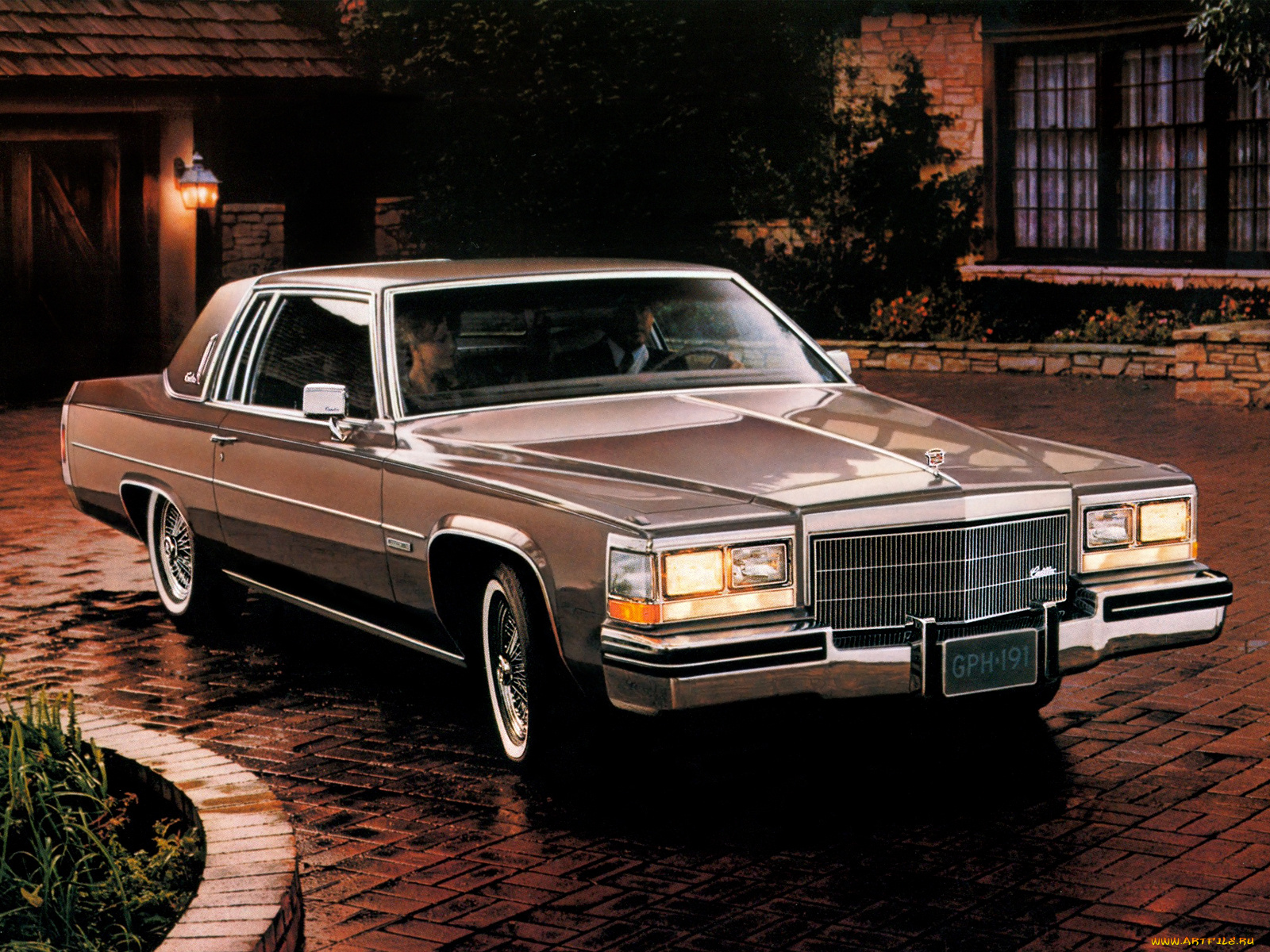 Американские машины 80. Кадиллак Девиль 1980. Кадиллак купе Девиль 1980. Cadillac Fleetwood 1983. Кадиллак Девиль 1983 года.