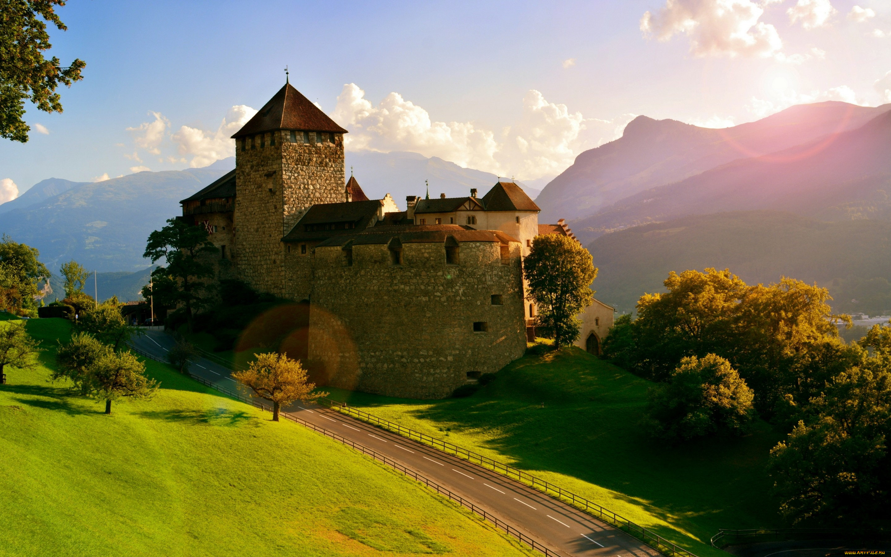 города, замки, германии, vaduz, castle, лихтенштейн, деревья, горы, дорога, альпы, замок, вадуц, alps, liechtenstein