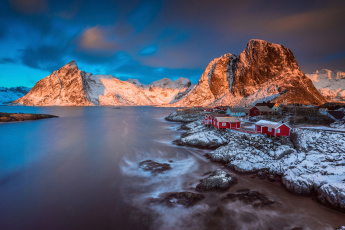 Картинка города -+пейзажи норвегия лофотенские острова норвежске море архипелаг коммуна москенес фюльке нурланн поселение городок зима Январь снег утро свет горы