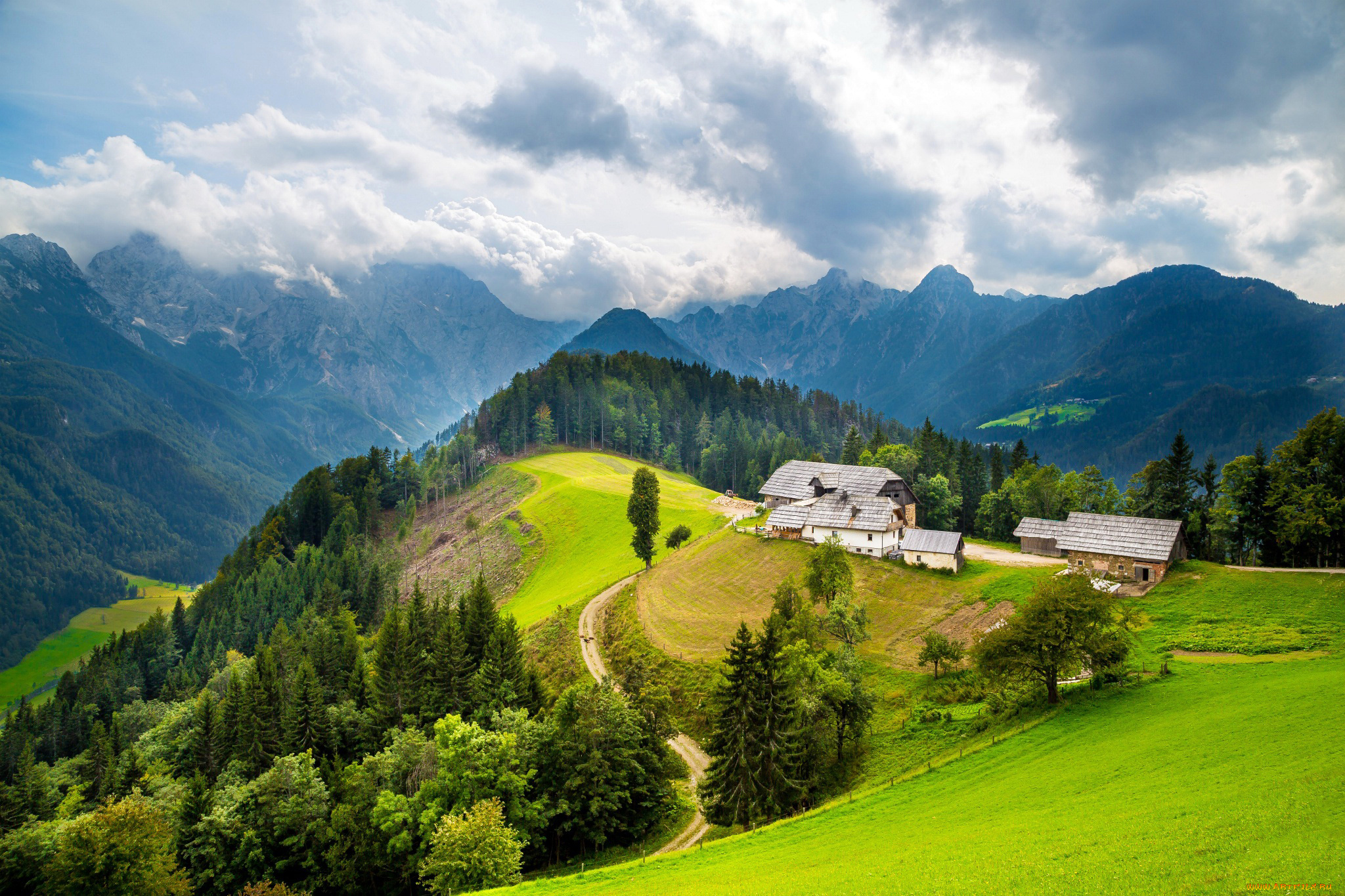 Amazing view. Долина Лаутербруннен Швейцария. Альпийские Луга Швейцария. Зеленые холмы Швейцарии. Природа Швейцарии Альпы.