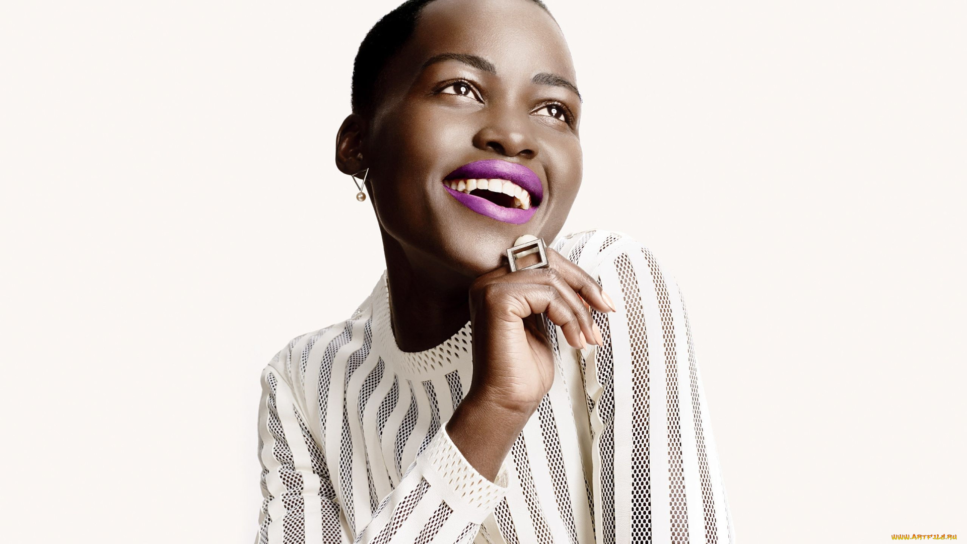 lupita, nyongo, девушки, lupita, nyong`o, lupita, nyongo, девушка, брюнетка, темнокожая, чернокожая, актриса, мулатка, красотка, взгляд, макияж, поза, портрет, лицо