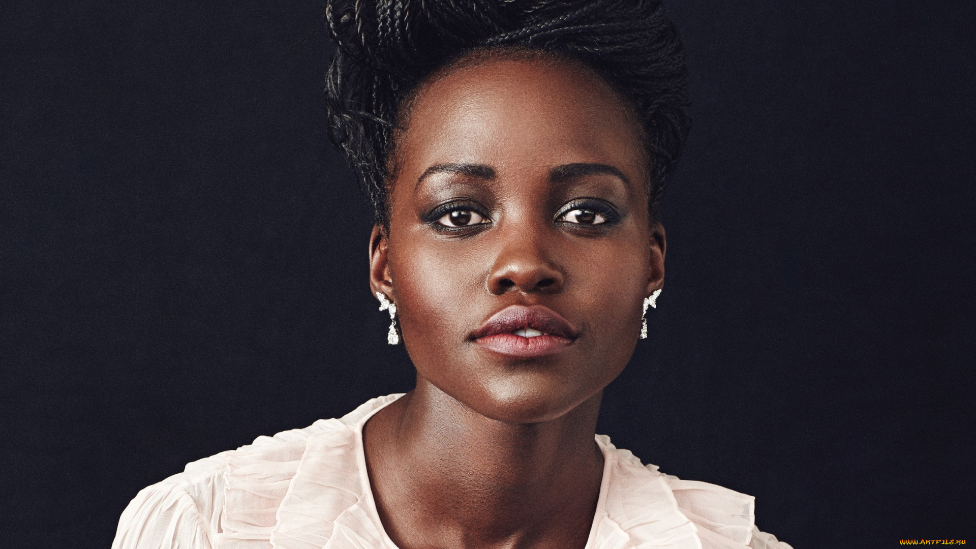 lupita, nyongo, девушки, lupita, nyong`o, lupita, nyongo, девушка, брюнетка, темнокожая, чернокожая, актриса, мулатка, красотка, взгляд, макияж, поза, портрет, лицо