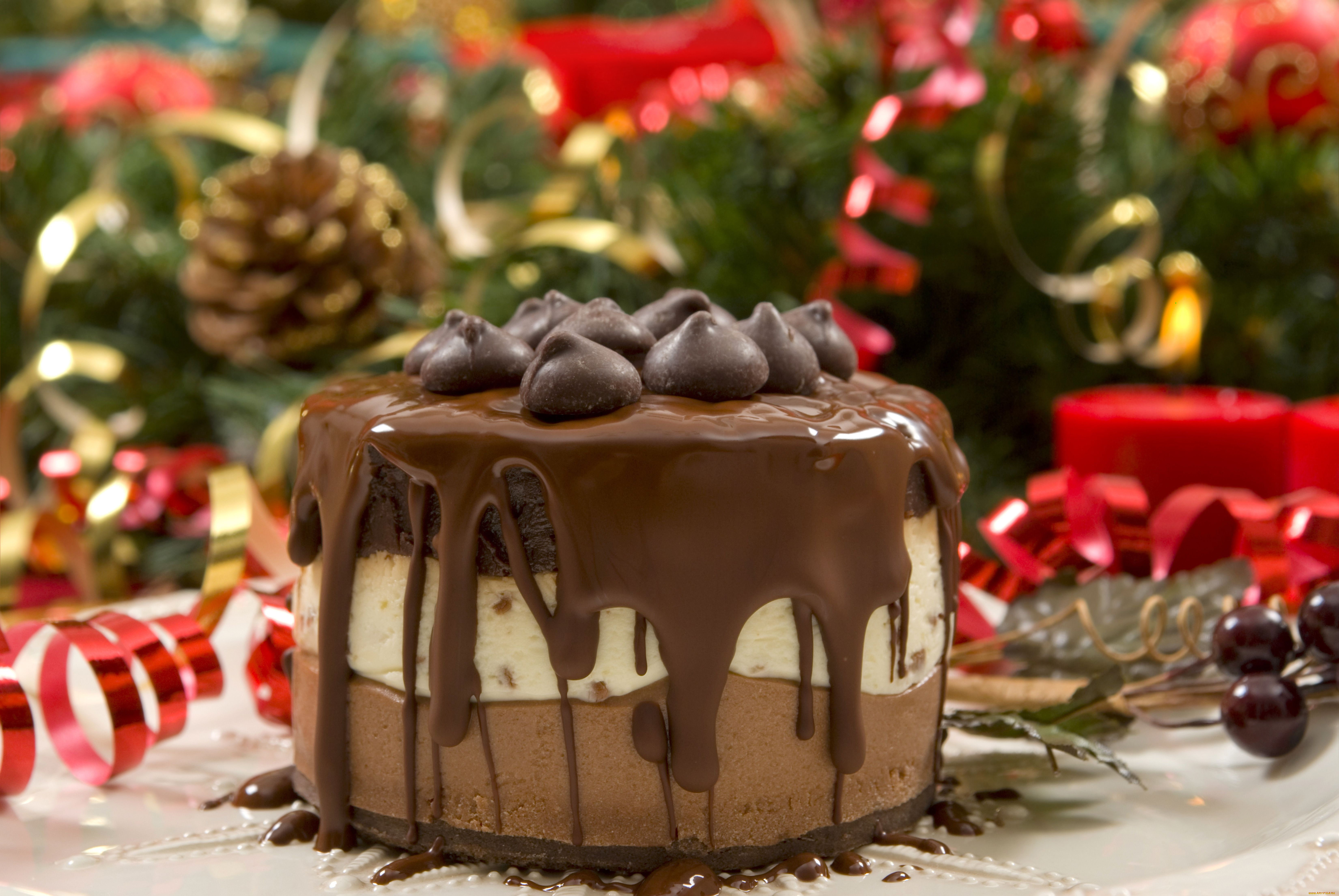 Днем рождения новогоднее. Новогодние Десерты. Новогодние сладости. Новогодний торт. Торт с шоколадом.