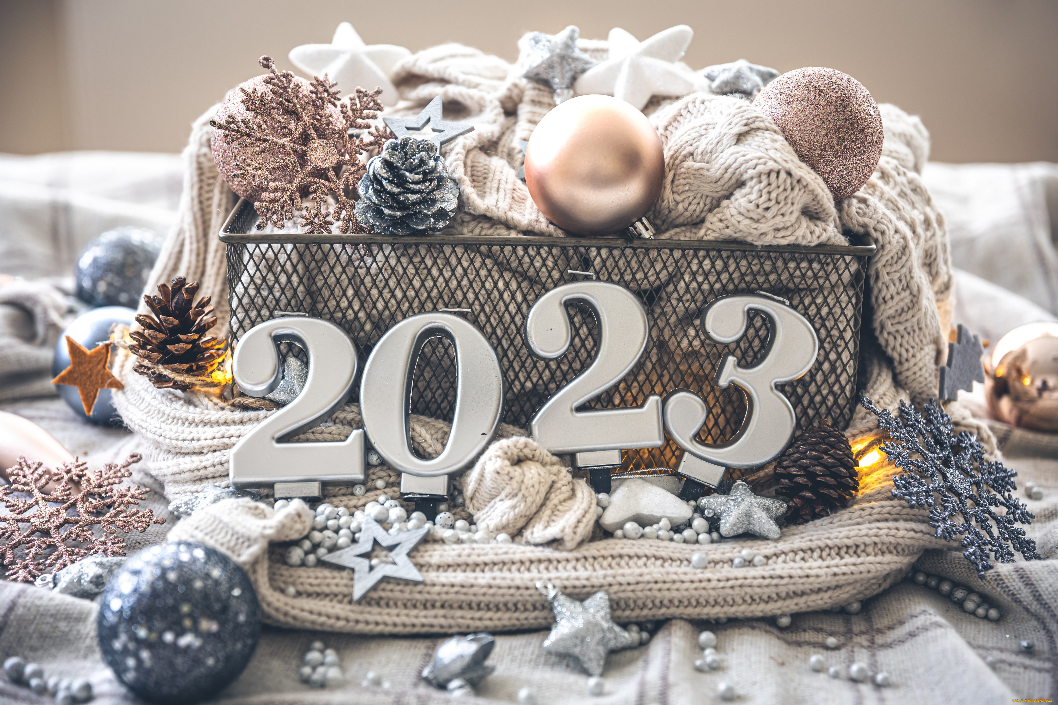 праздничные, шары, свитер, новый, год, рождество, елочные, 2023, атмосфера, праздника