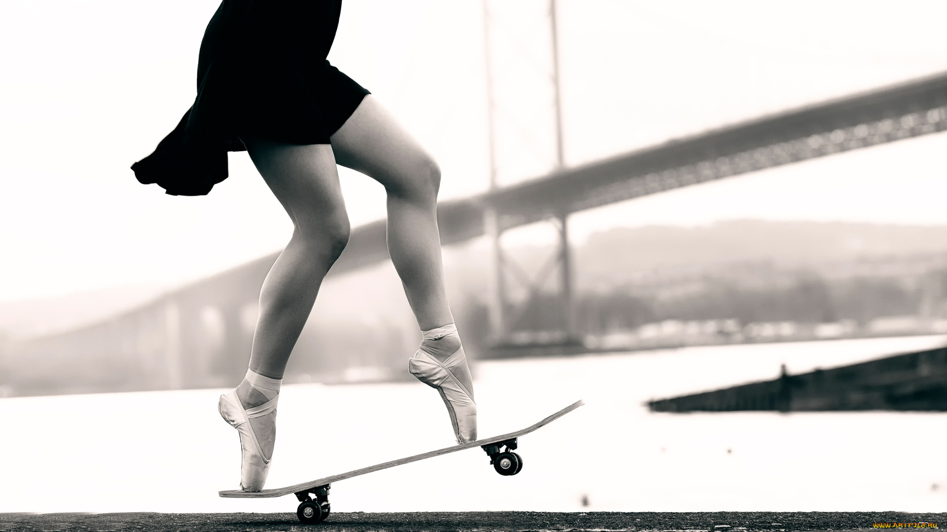 девушки, -unsort, , женские, прелести, ноги, черно-белая, мост, скейтборд, пуанты, река
