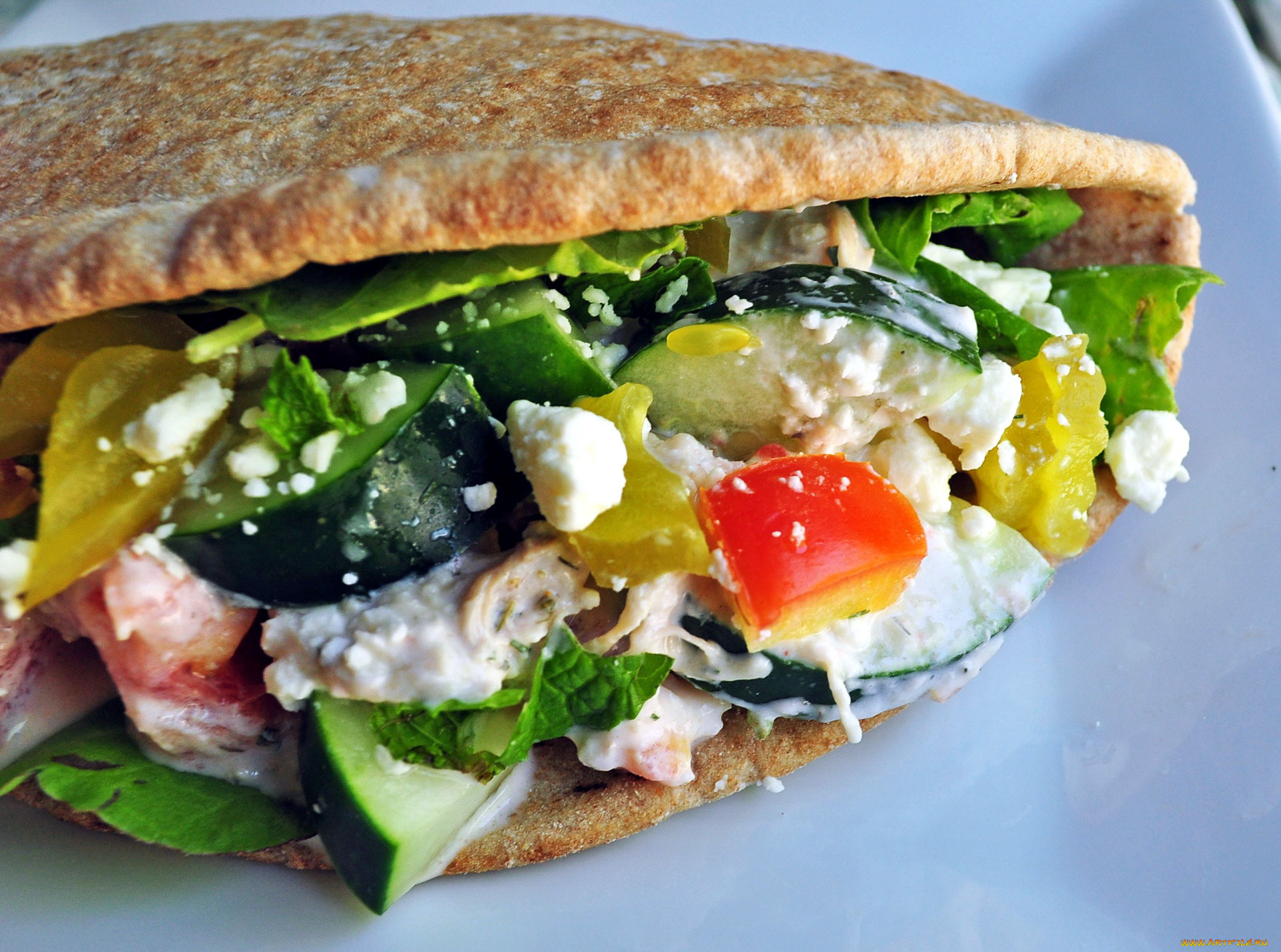 Горячая пита. Пита Средиземноморская. Бутерброд в пите. Пита с овощами. Сэндвич в пите.