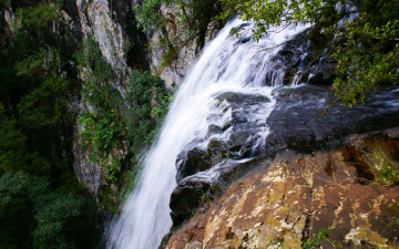 Картинка природа водопады водопад кустарник обрыв
