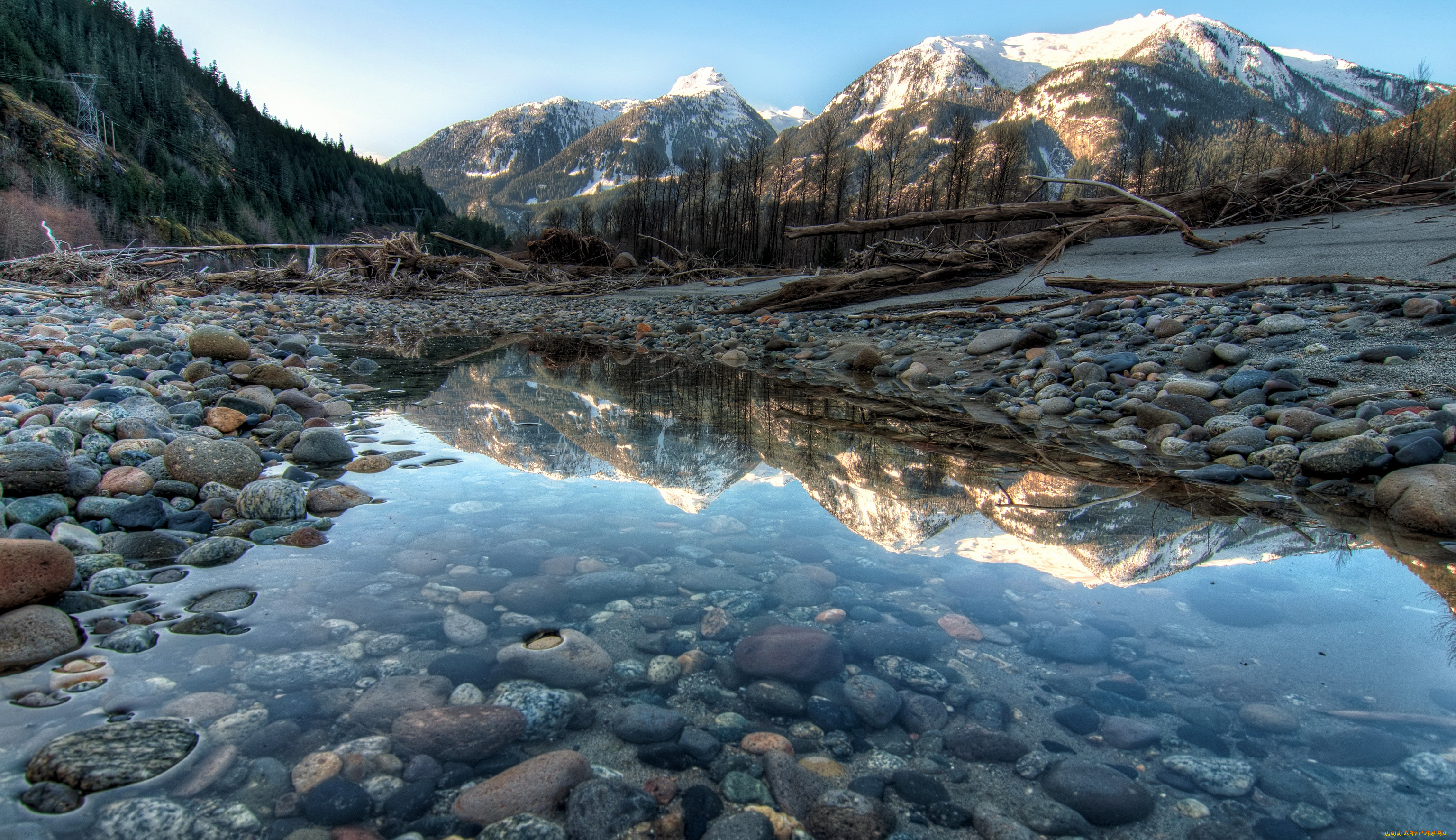 8 k фото. Пятнистое озеро, Британская Колумбия, Канада. Река Исеть. Горы и вода. Природа 8к.