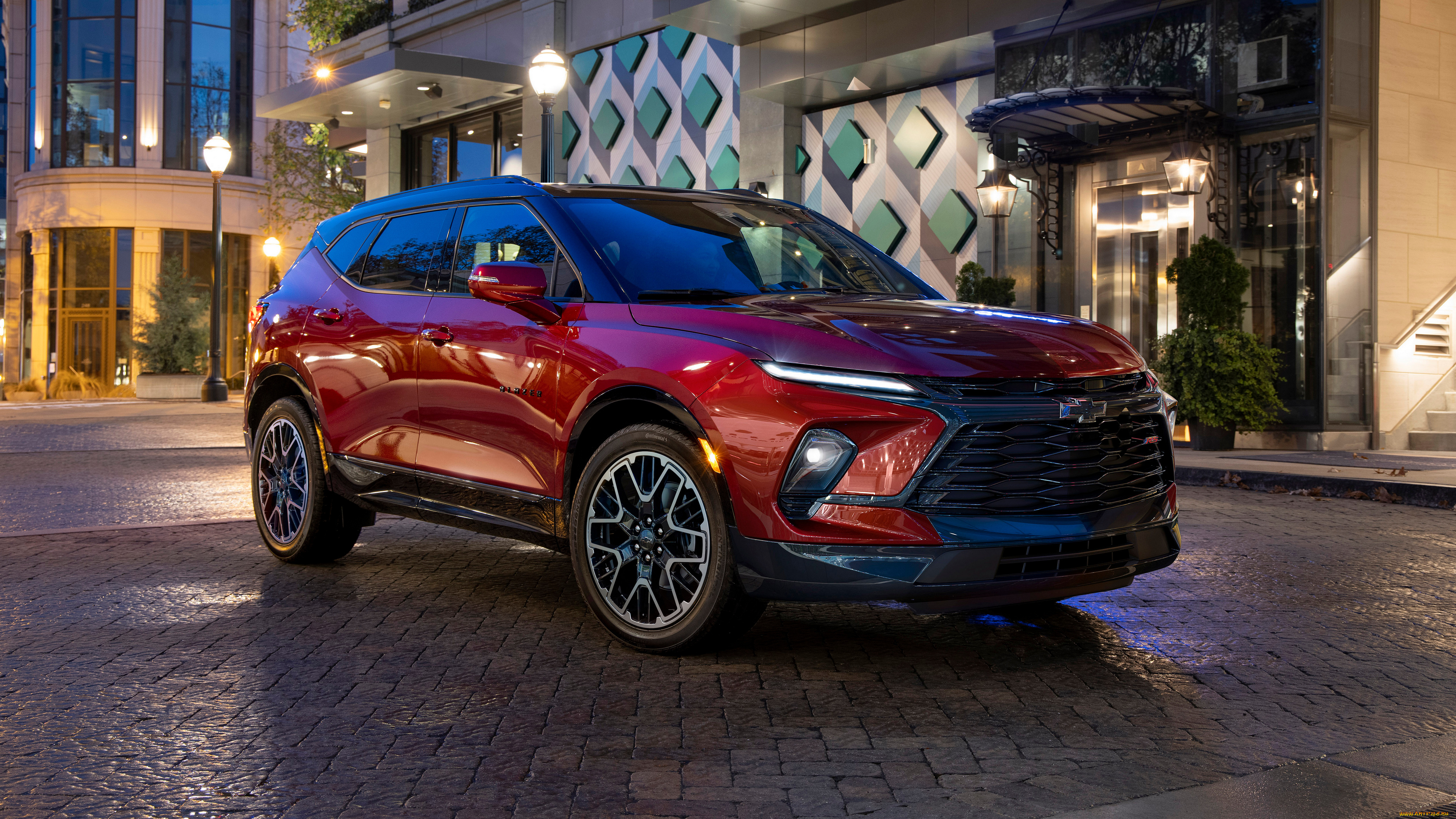 Фото шевроле 2023. Chevrolet Blazer 2022. Шевроле кроссовер. Новый Мустанг кроссовер. Кадиллак Тревел блейзер.